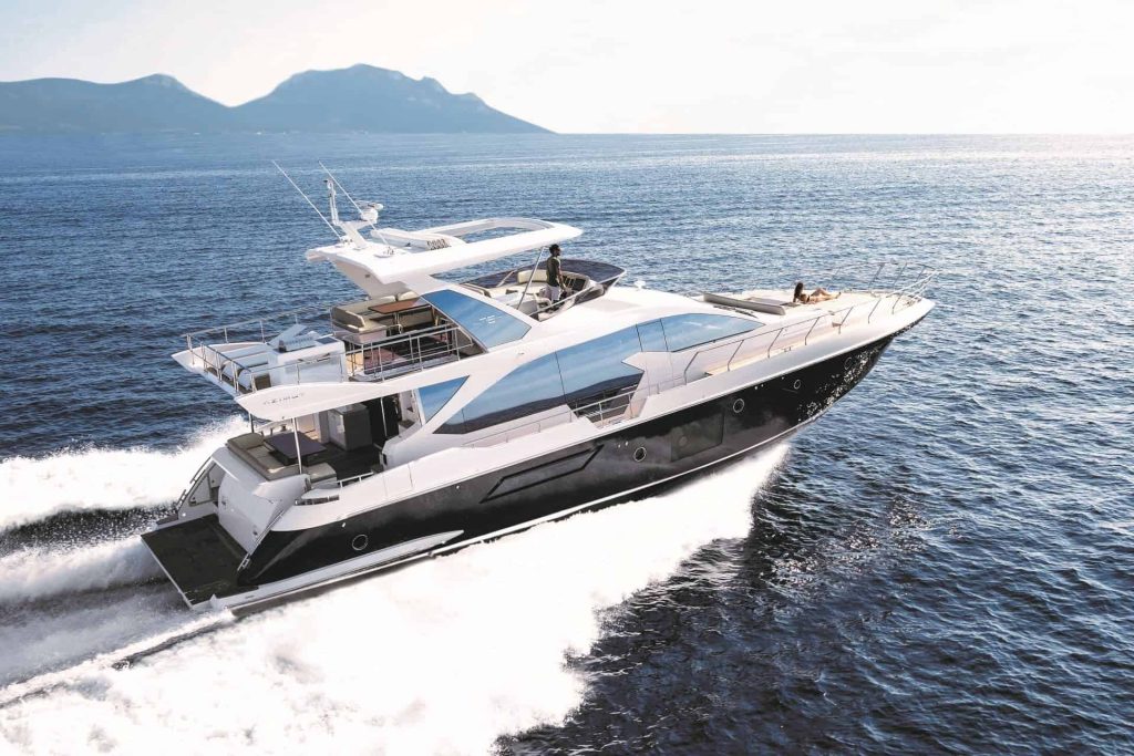 This is a photography of Azimut 72 running