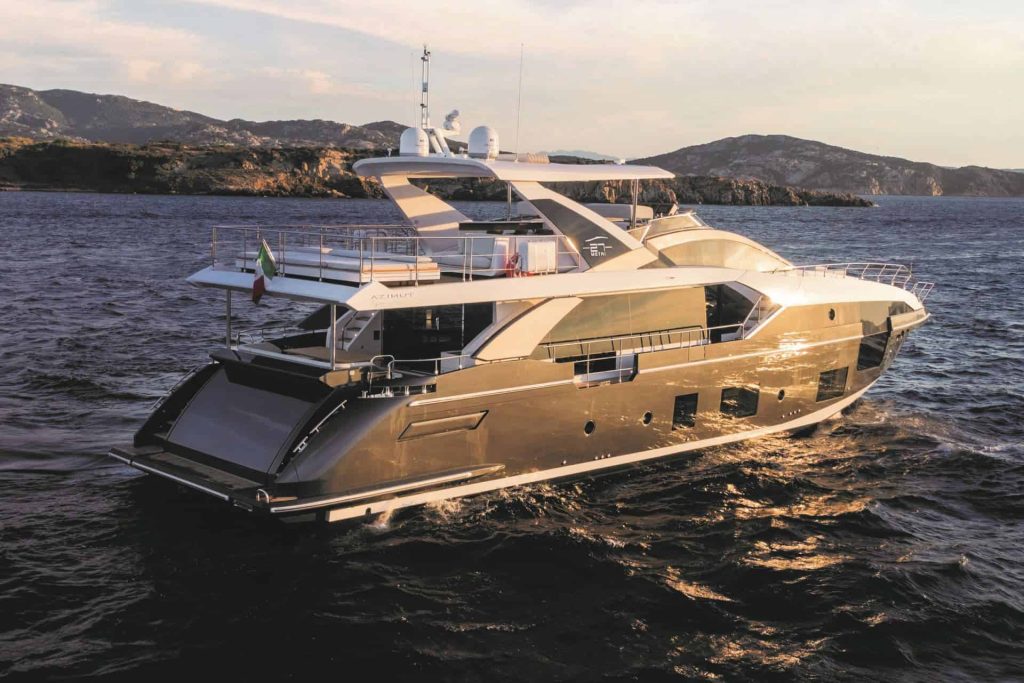 This is a photography of Azimut Grande 27 Metri exterior