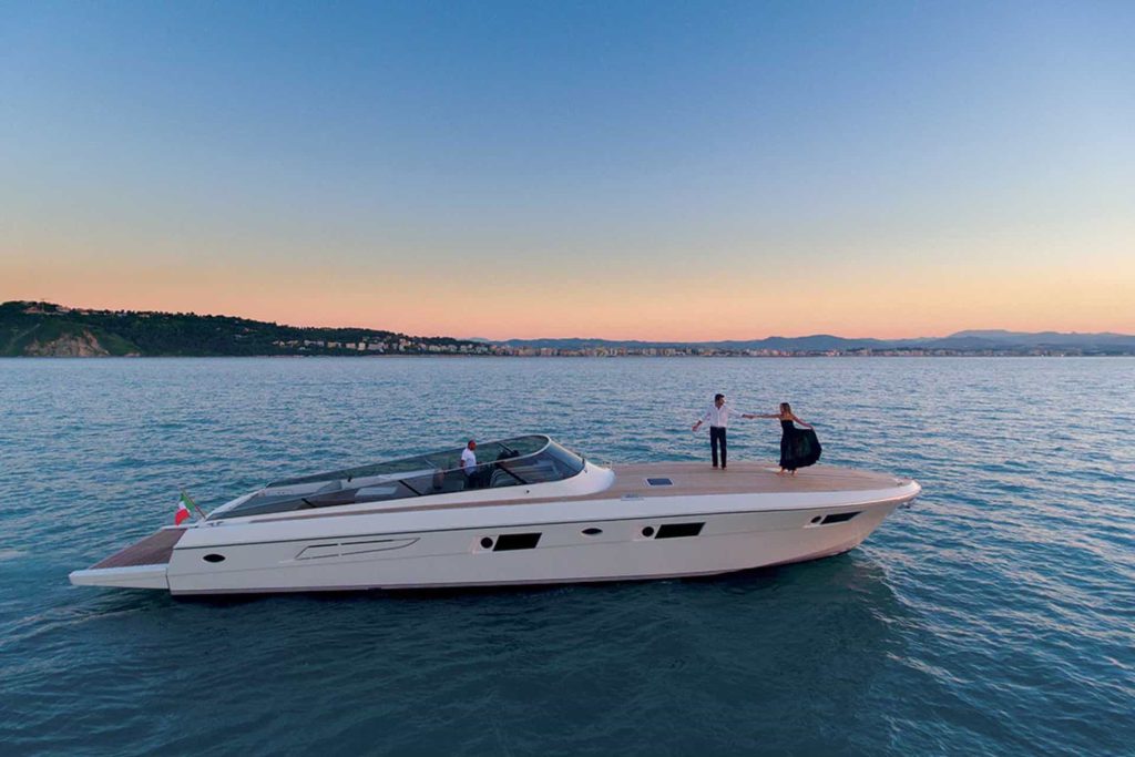 This is photo of a Itama 62S