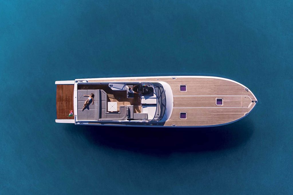 This is photo of a Itama 62S