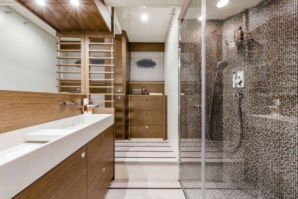 This is photo of a Itama's 75 bathroom