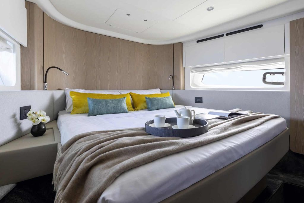 This is a photography of Azimut 53 VIP cabin