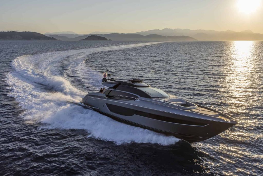 This is a photography of Riva 76 Perseo Super cruising