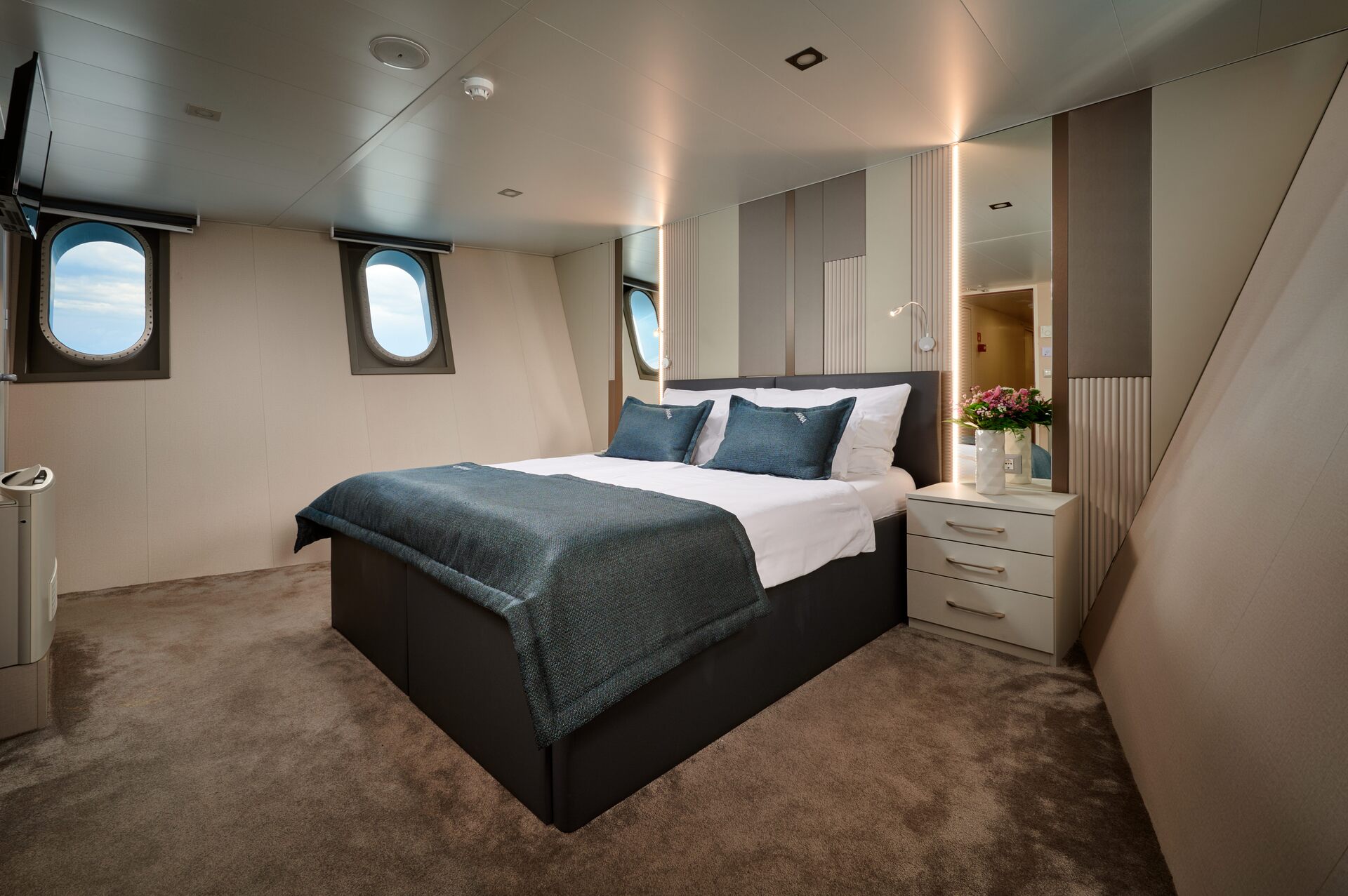Double cabin&nbsp;