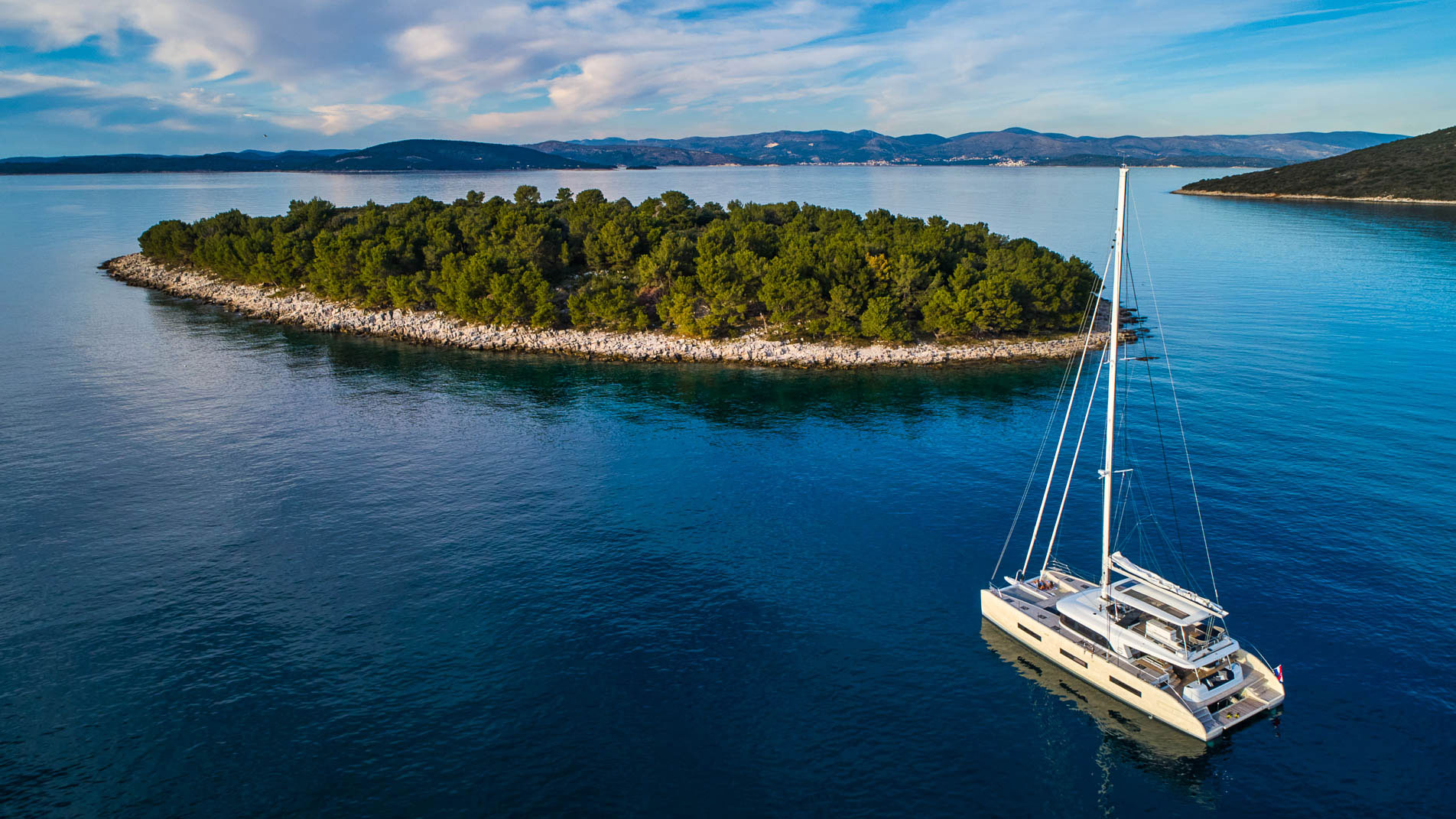 Sailing towards the island