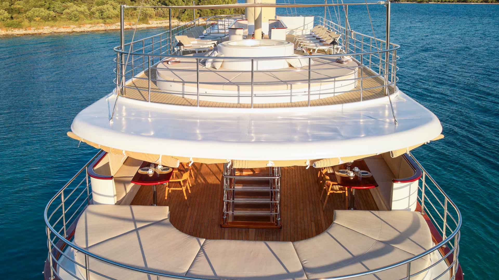 Bellezza aft view