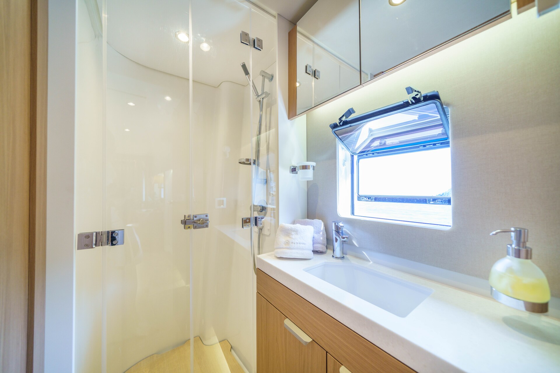 Farben cabin bathroom