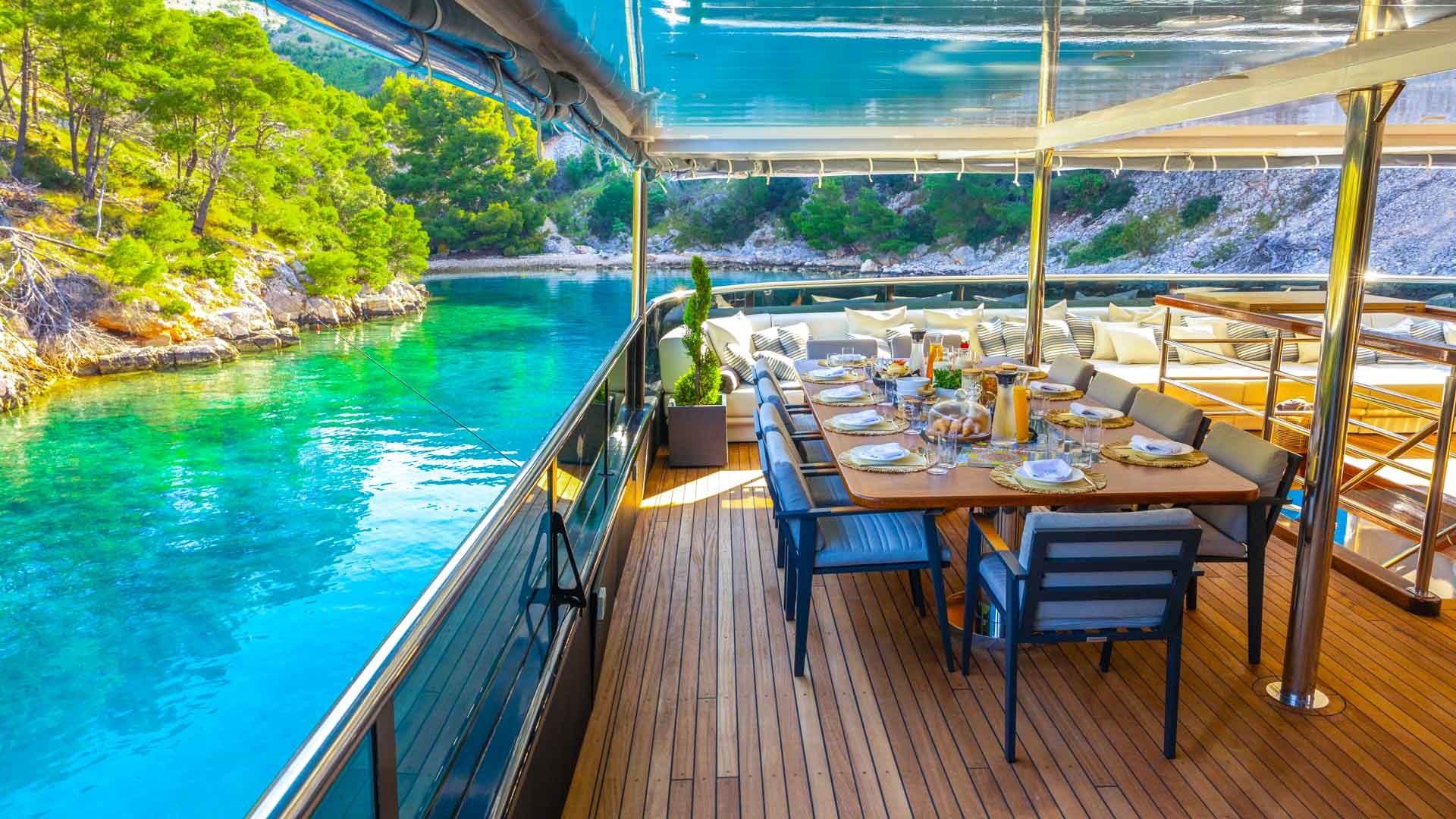 Freedom outdoor dining area
