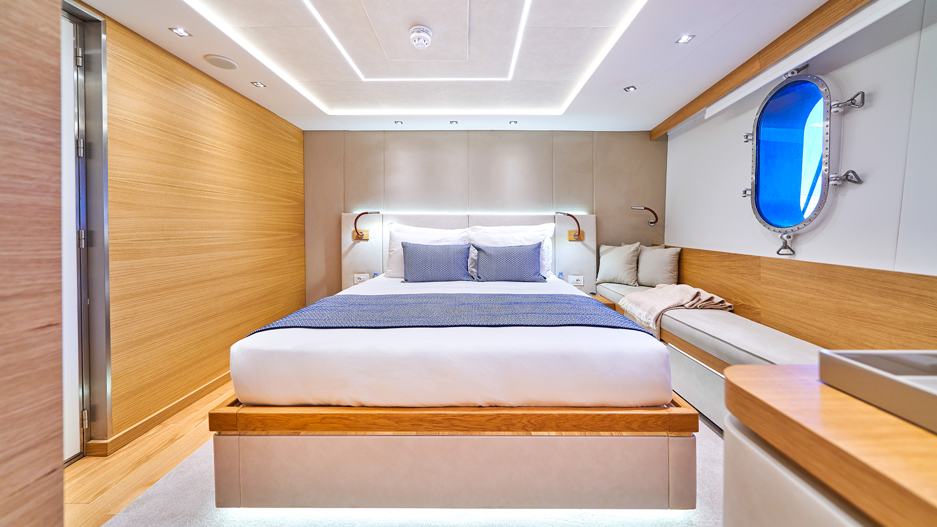 Double cabin