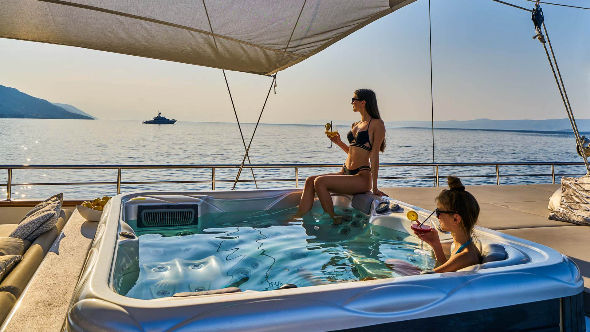 Dalmatino sun deck Jacuzzi