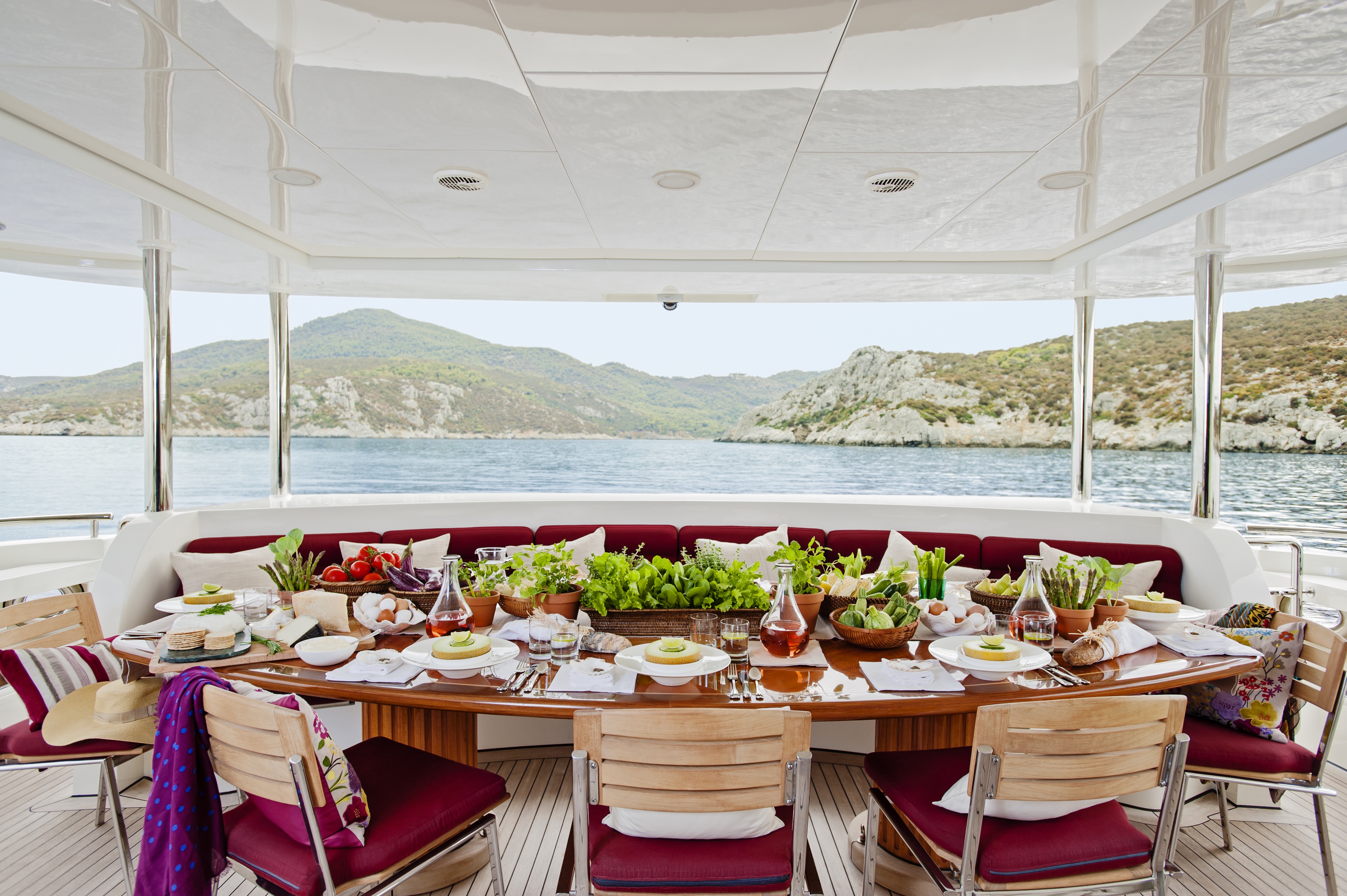 Main deck aft dining