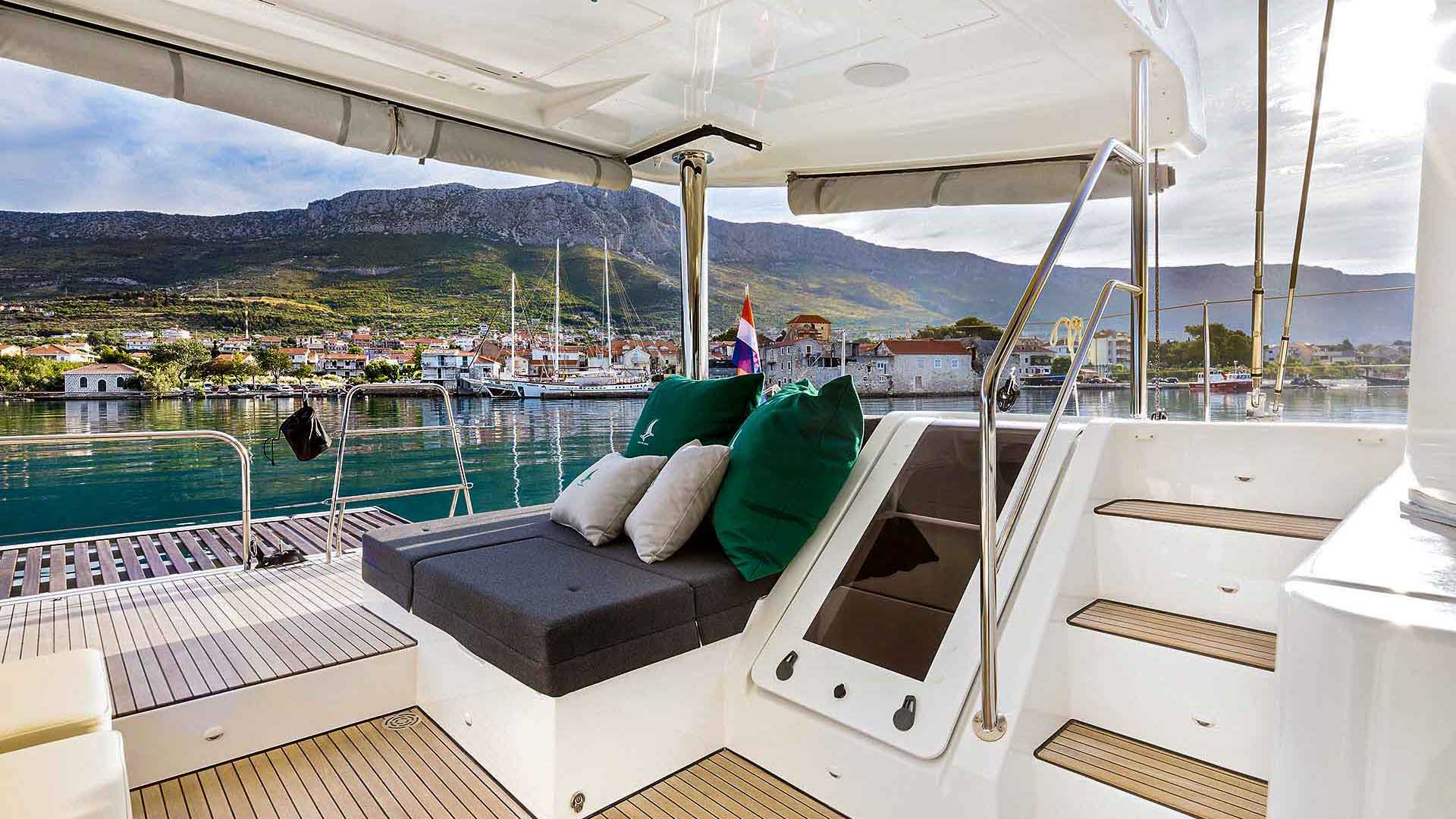 Lagoon 52F Aft sofa