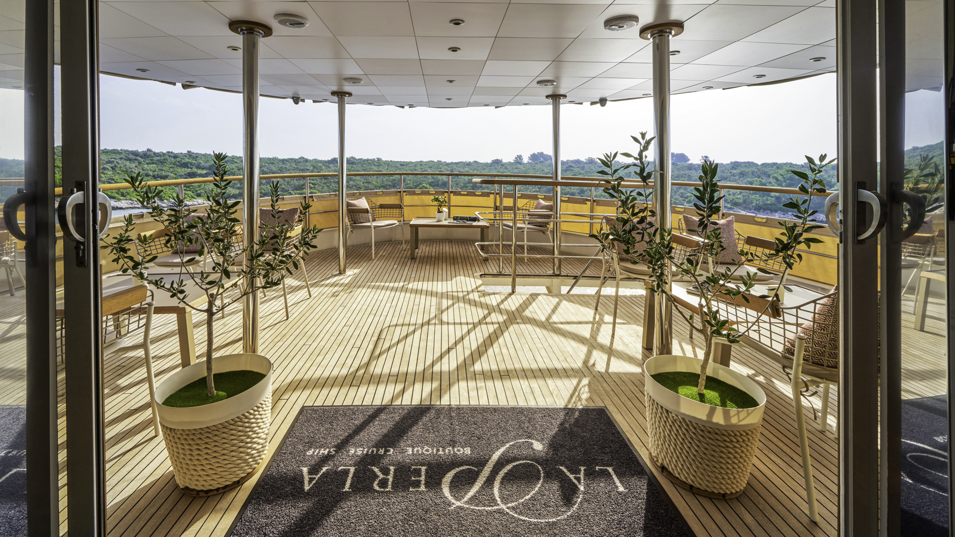 Main deck lounge