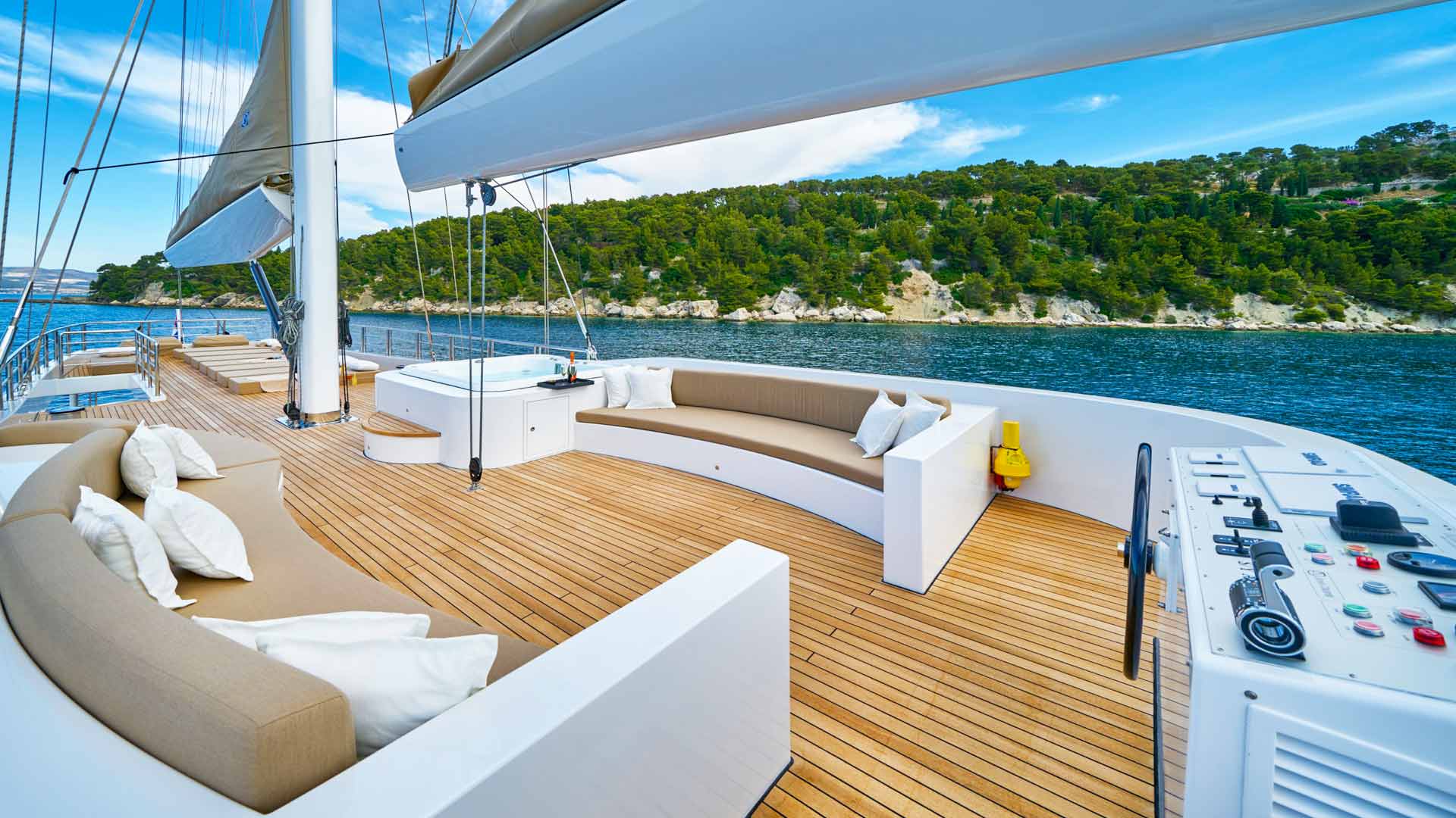 Acapella flybridge