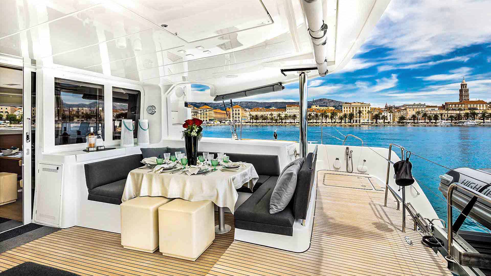Lagoon 52F Aft dining area