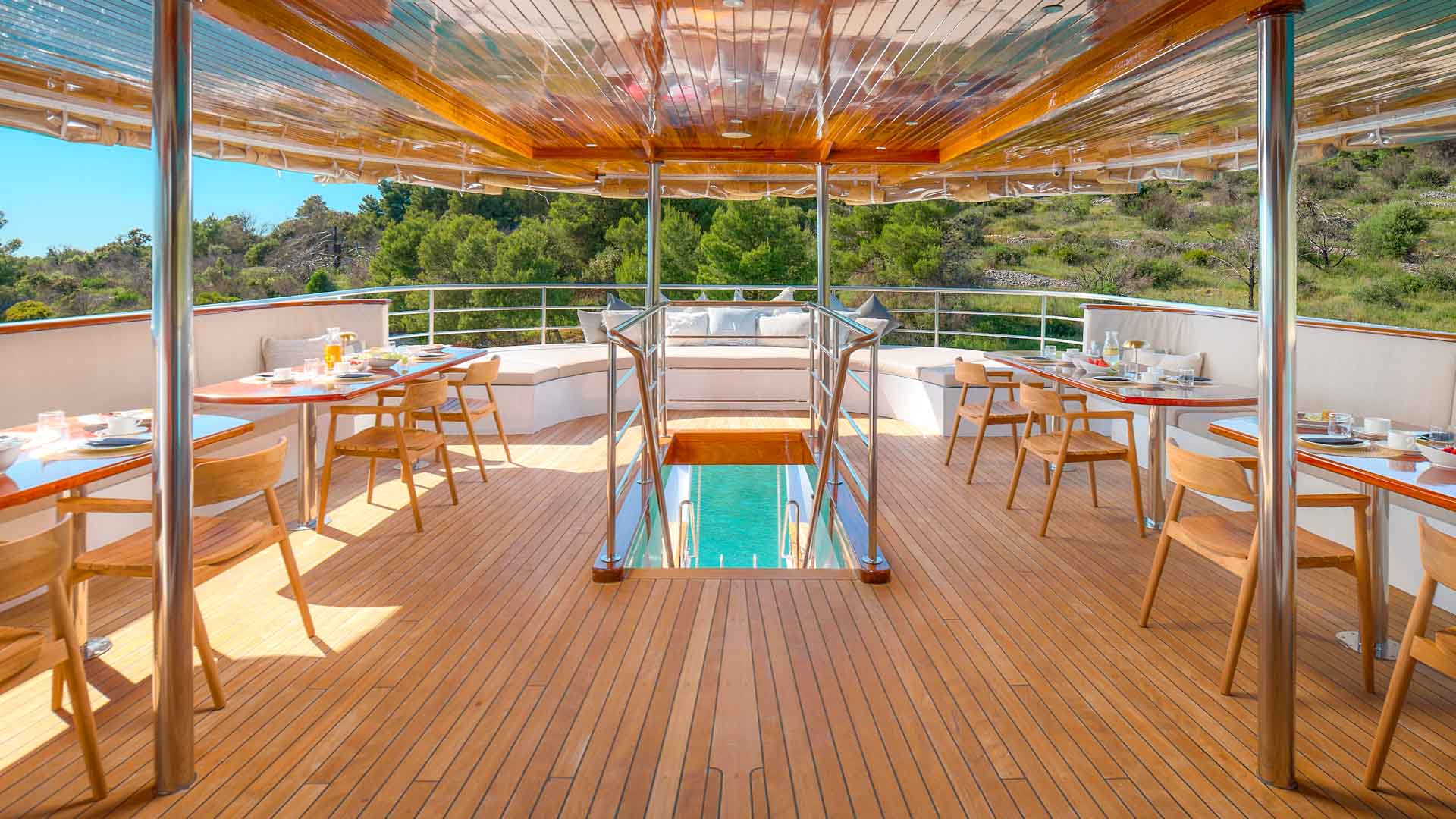 Bellezza exterior dining area
