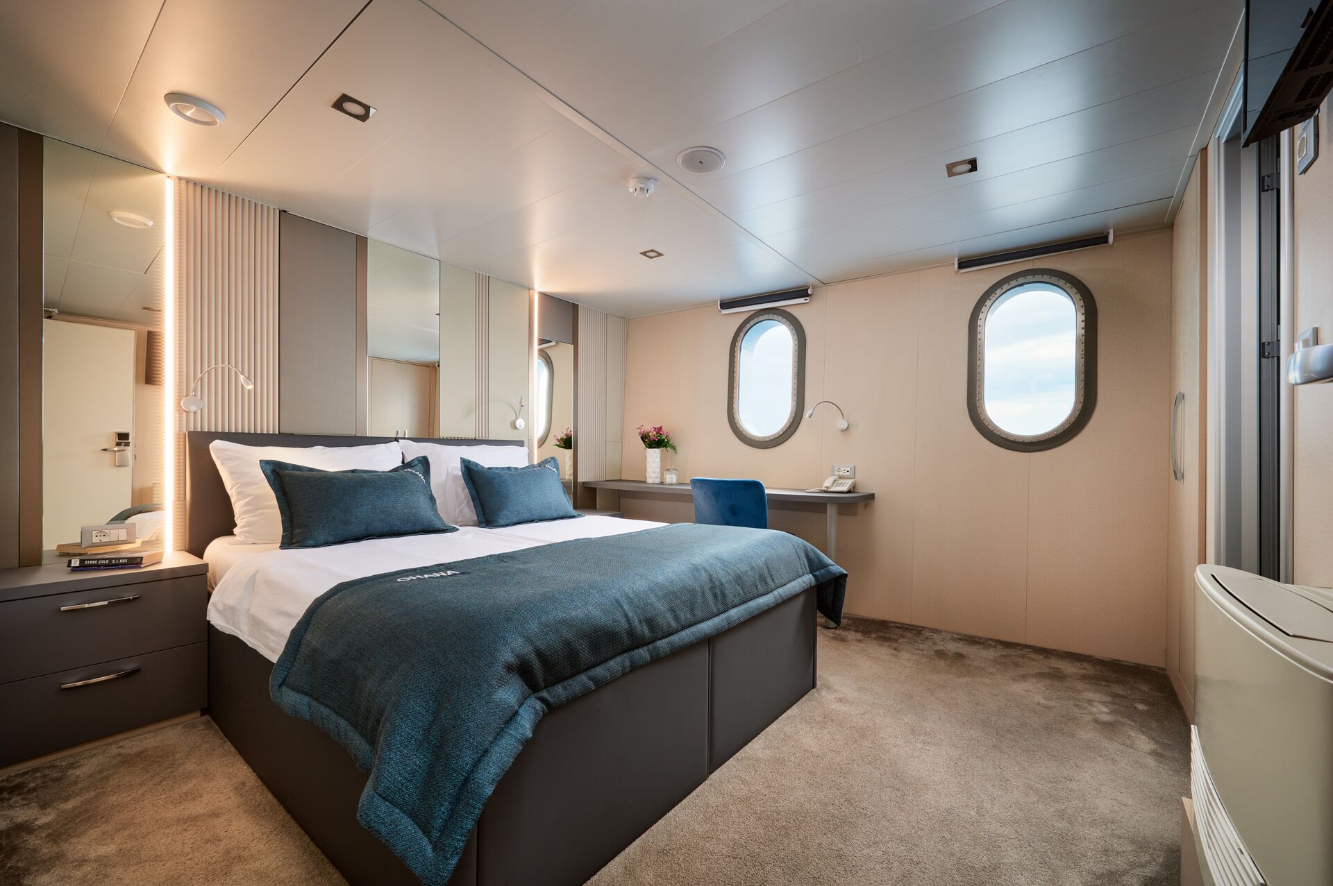 Double cabin