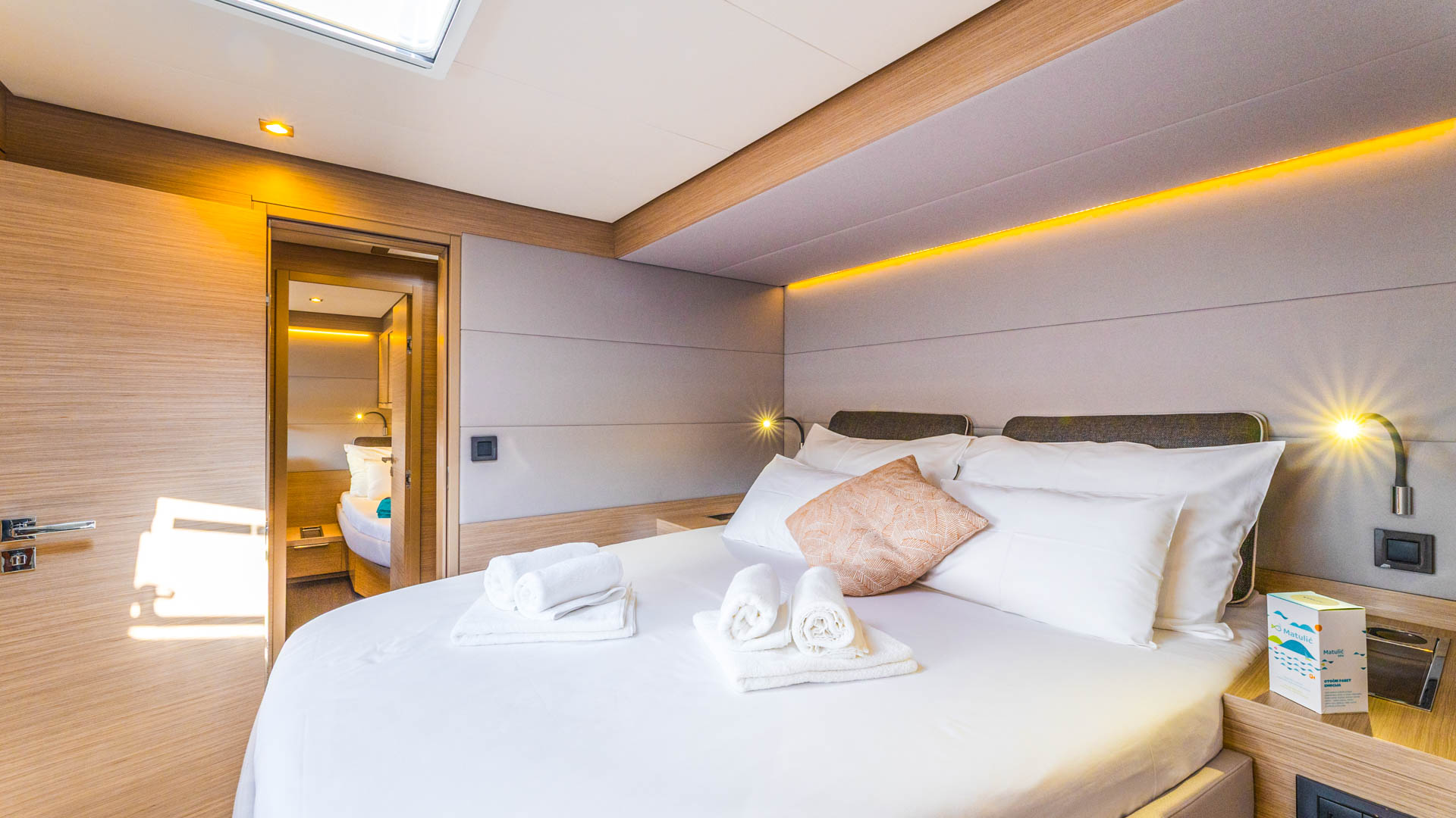 Double cabin