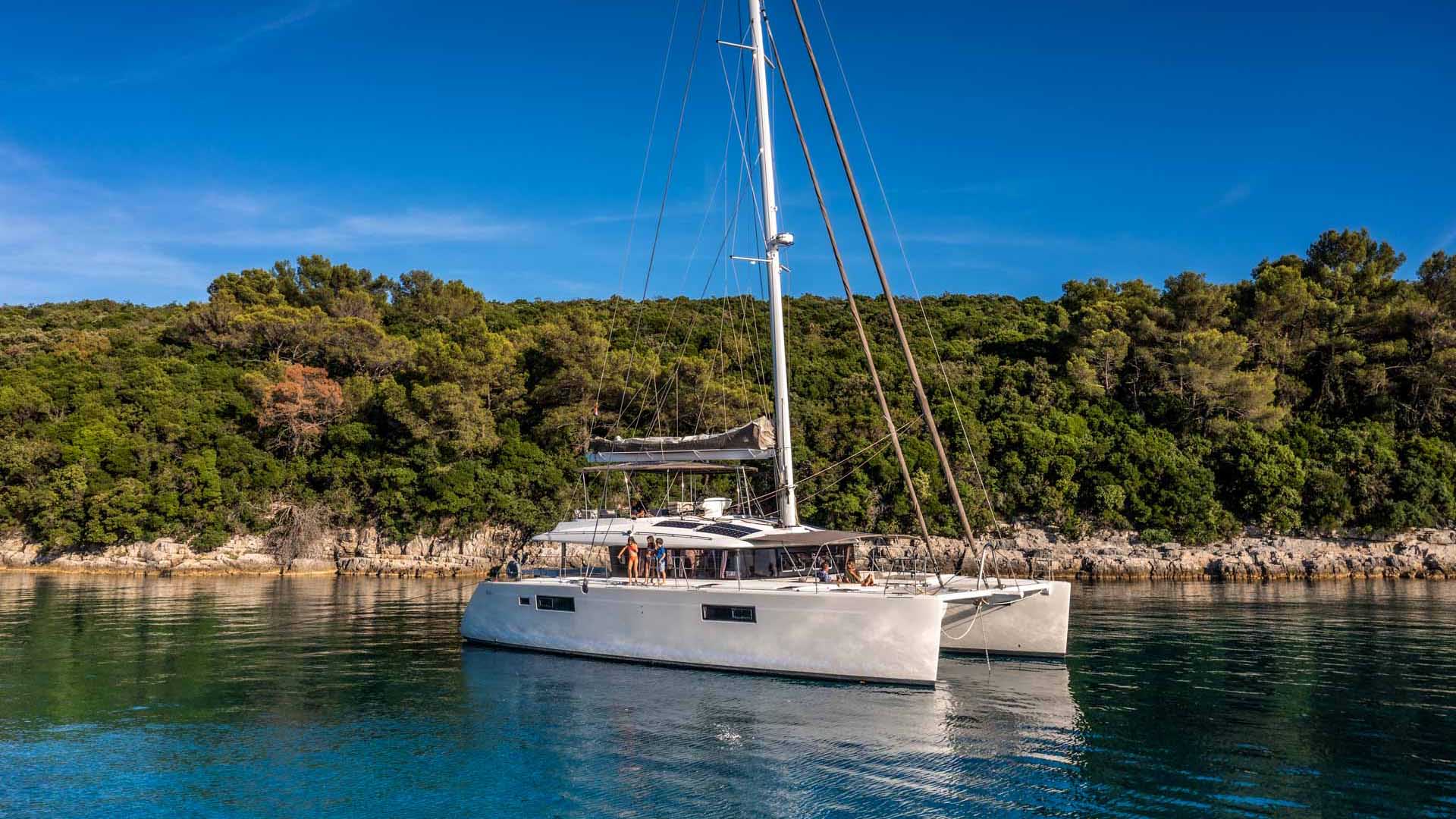 Bay view of the Lagoon 560 S2 catamaran
