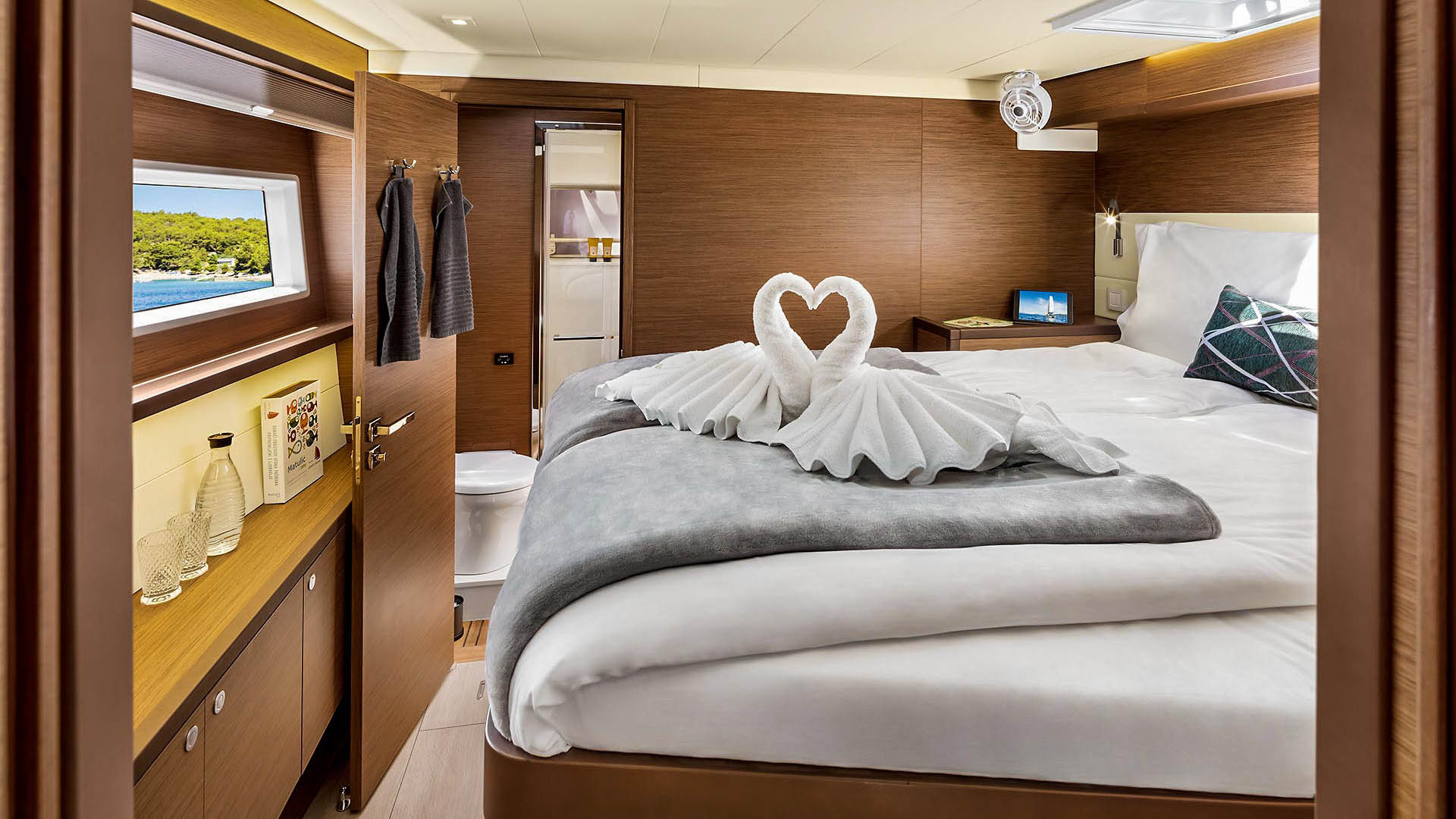 Lagoon 52F Guest cabin&nbsp;