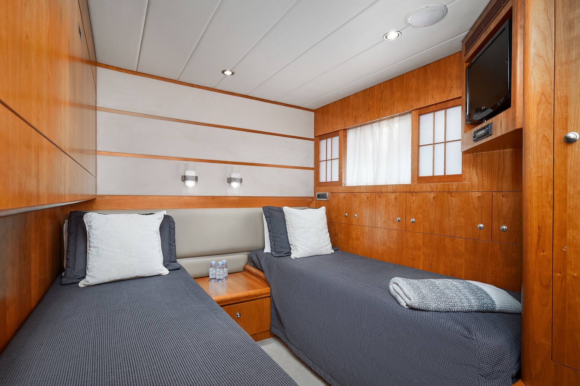 Twin cabin