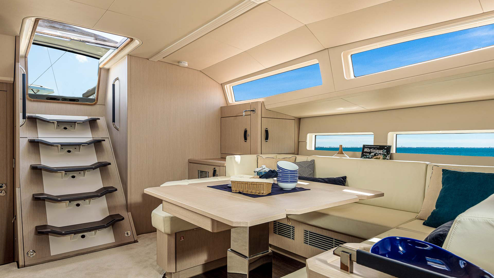 Jeanneau Yachts 60 salon