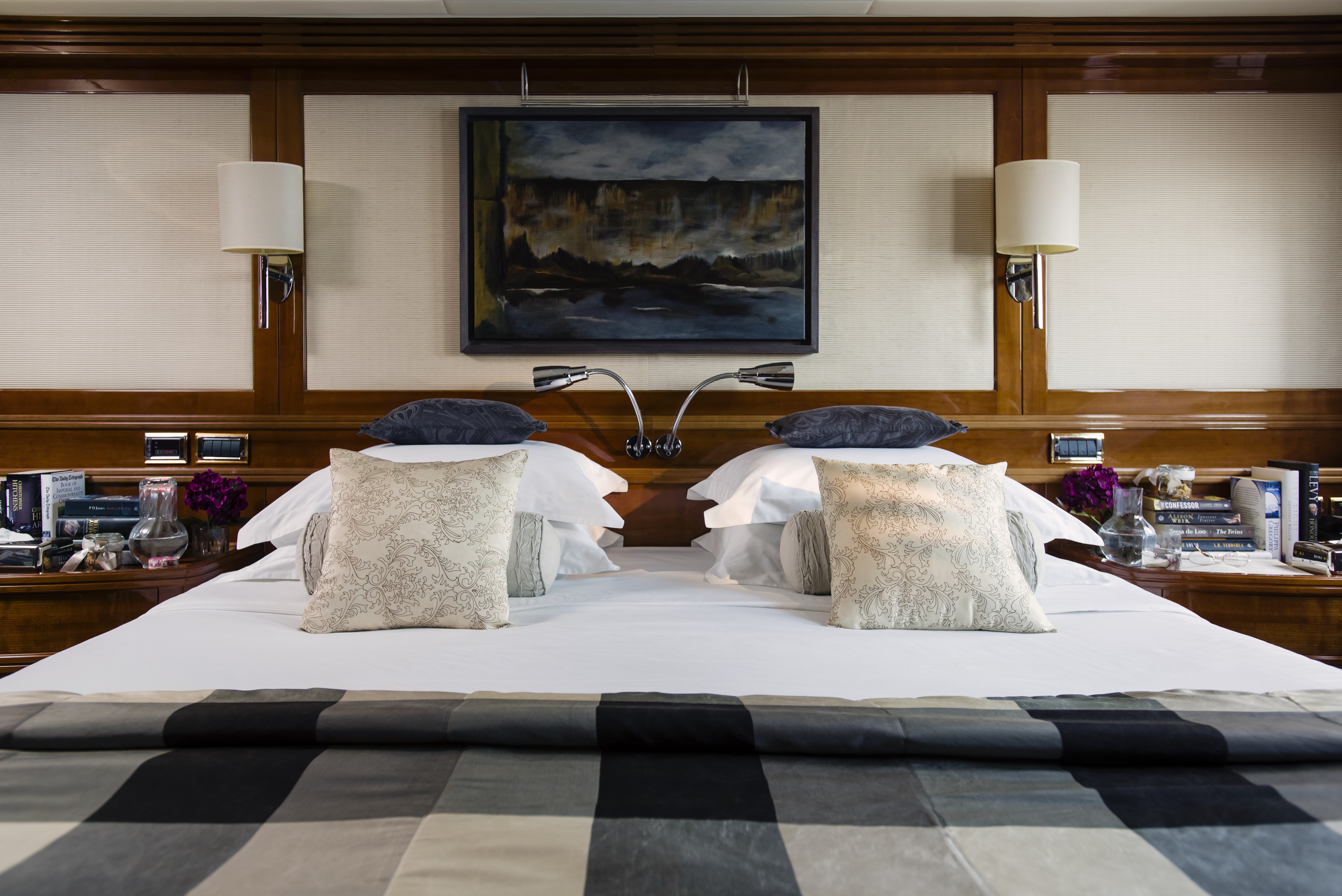 Main deck master suite