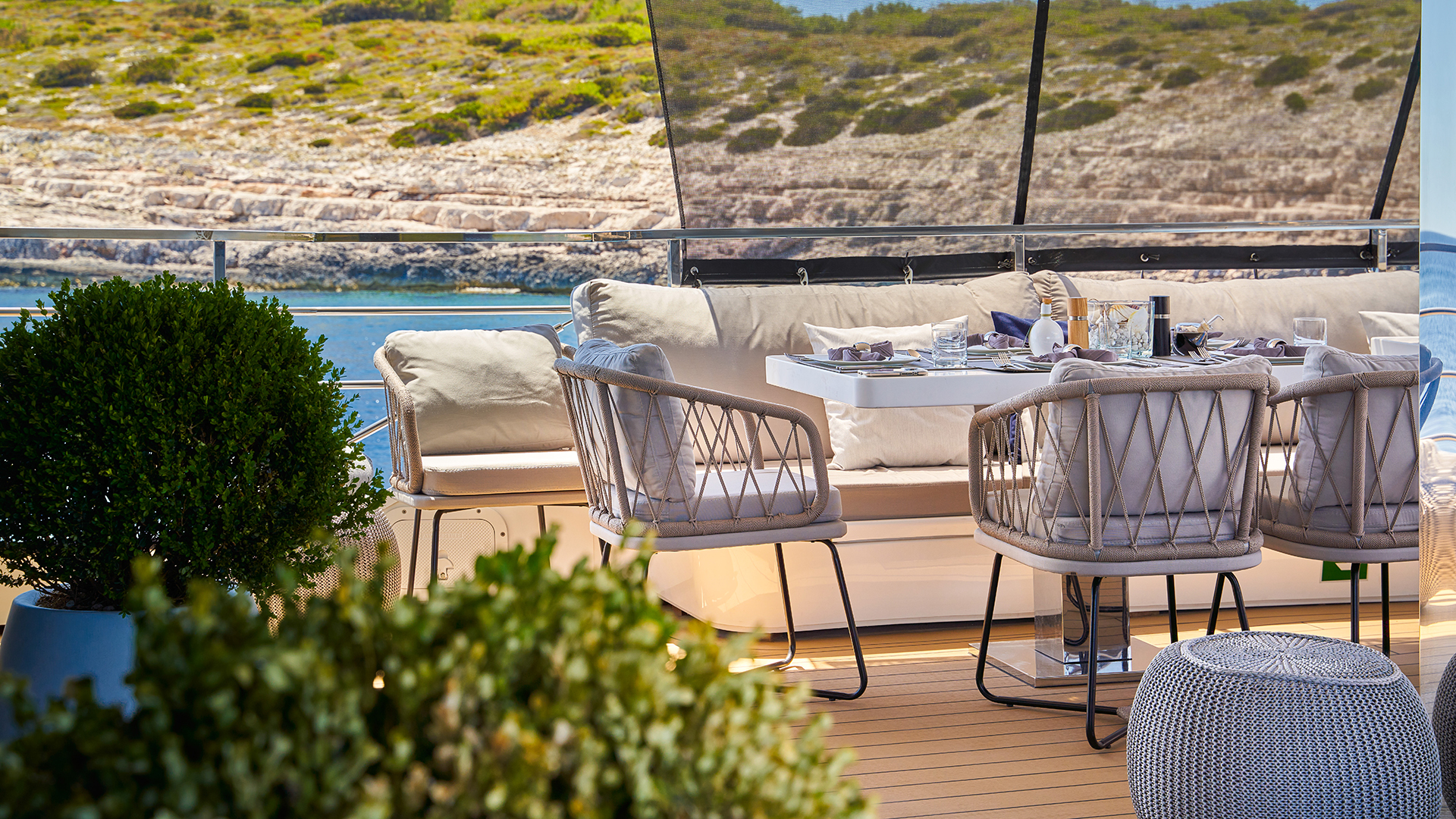 Upper deck dining
