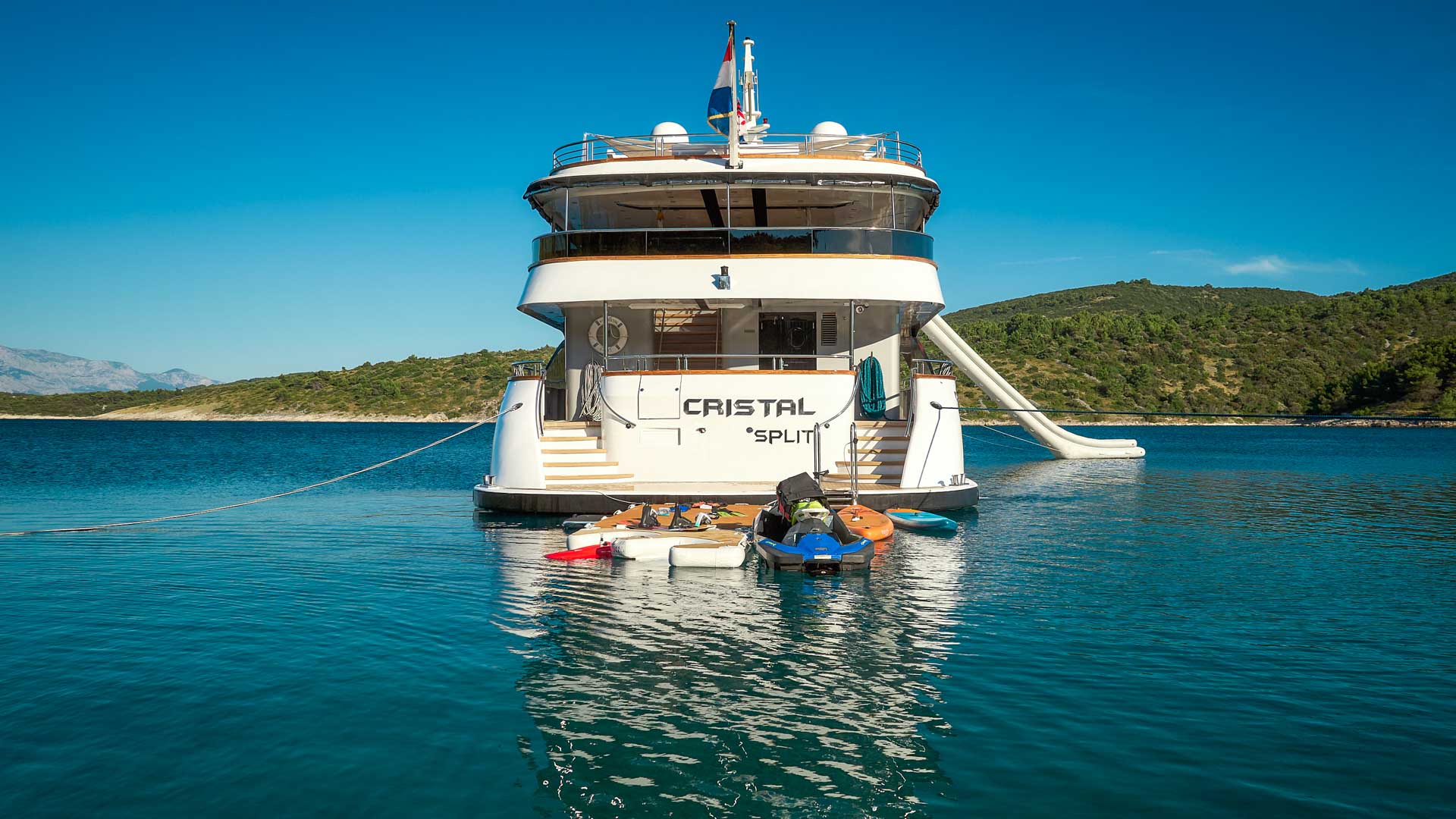 Cristal aft view at anchor