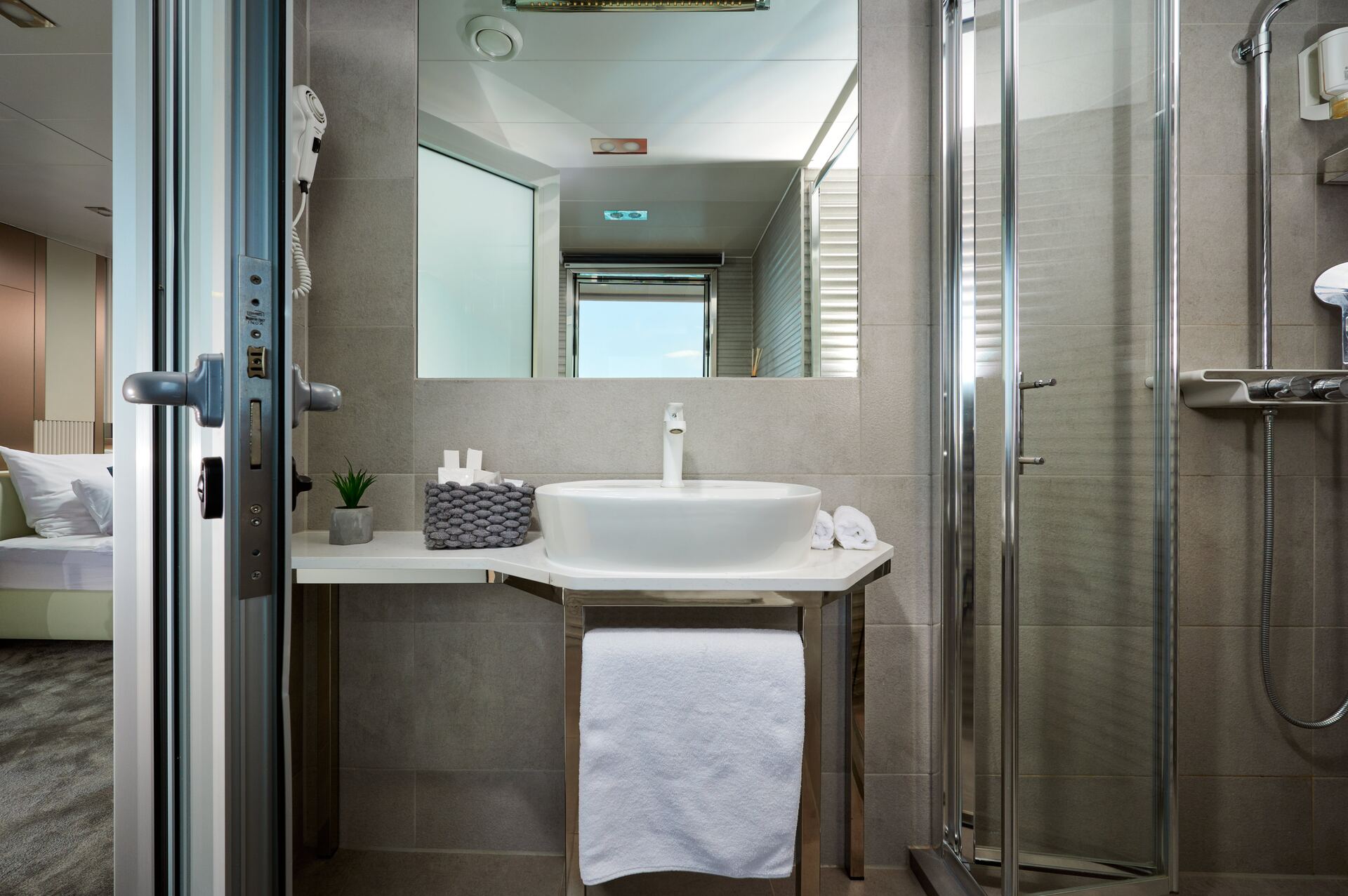 Master cabin en suite