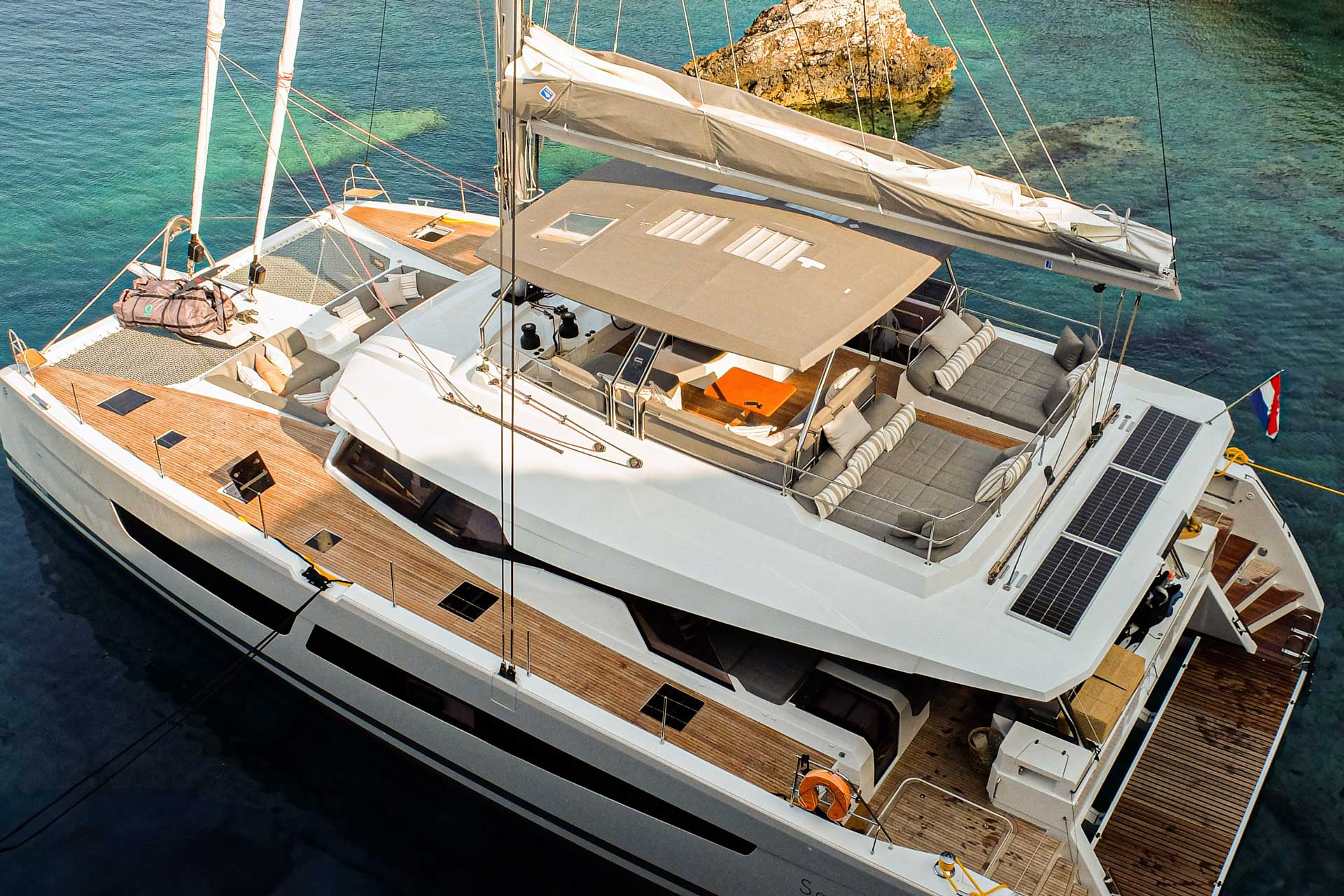 Solomar aft & flybridge aerial view