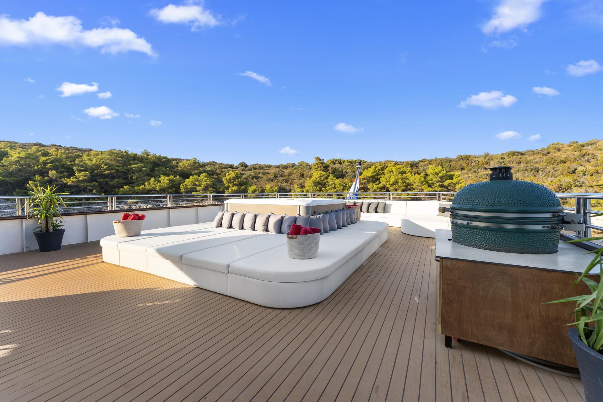 Sun deck&nbsp;