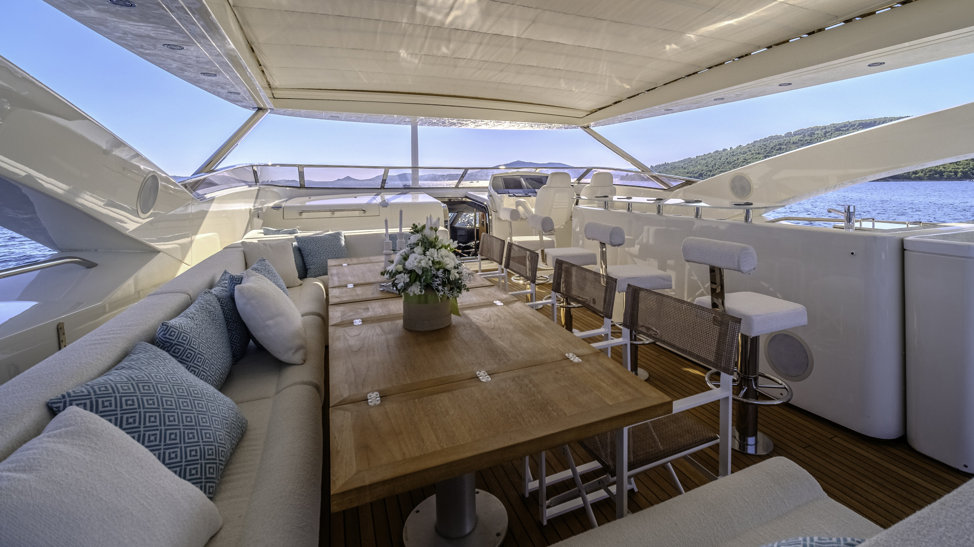 Sun deck sitting area