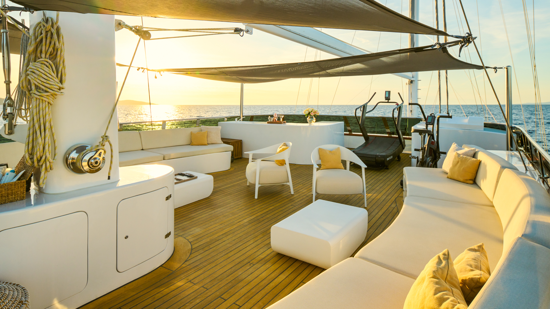 Sundeck view towards bow