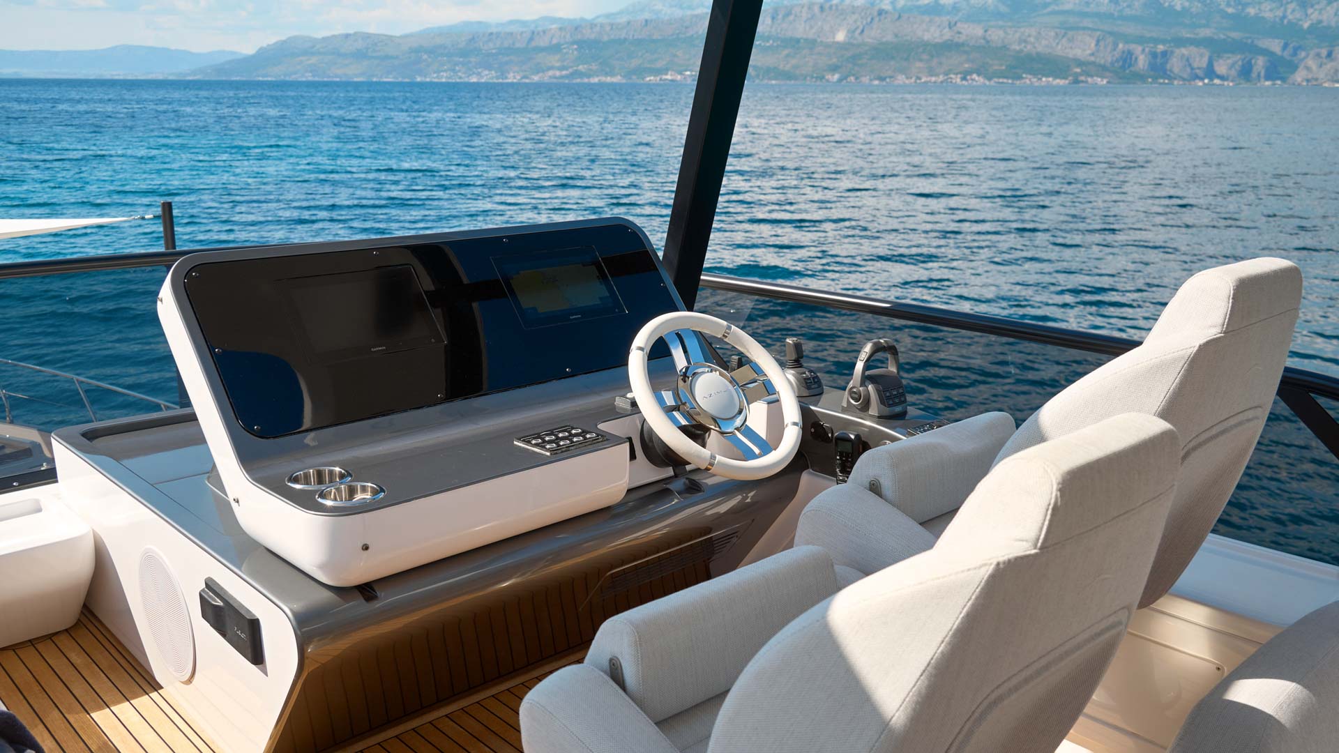 Flybridge cockpit