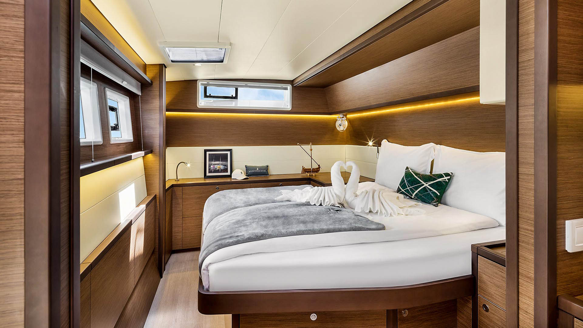 Lagoon 52F Master cabin
