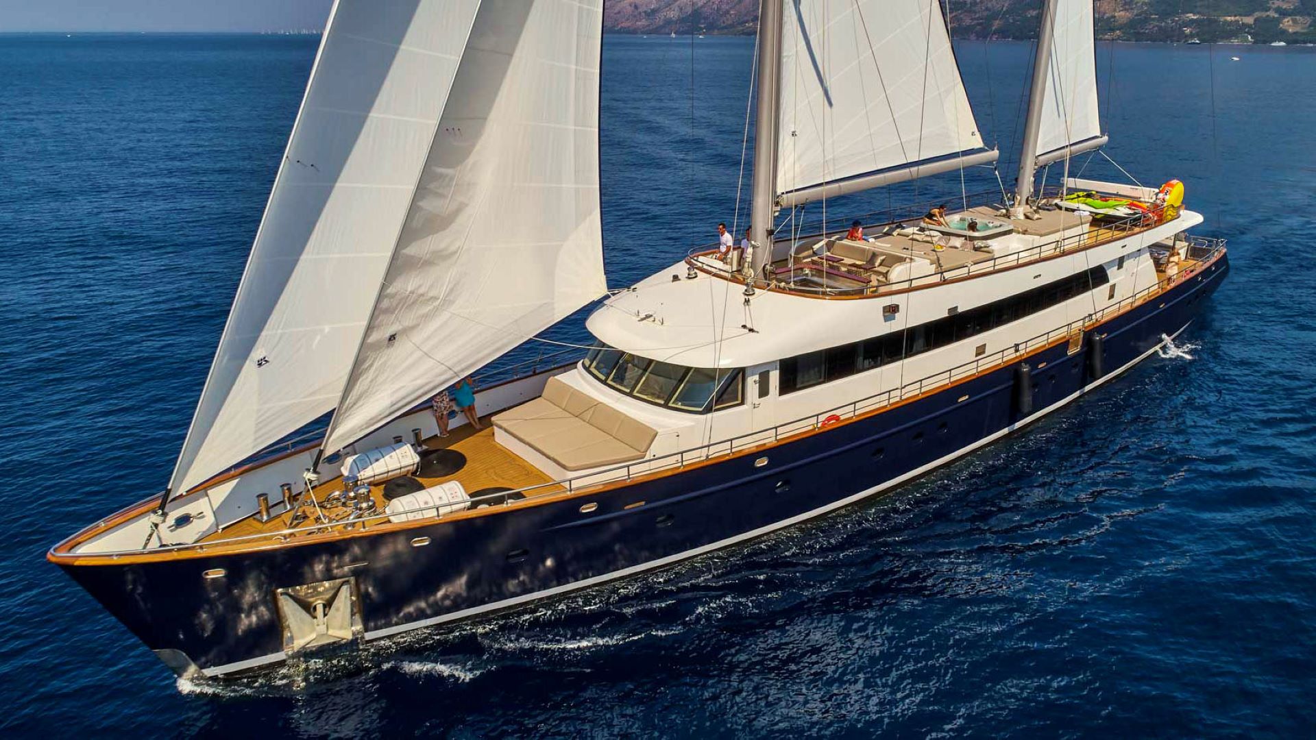 Dalmatino sailing view