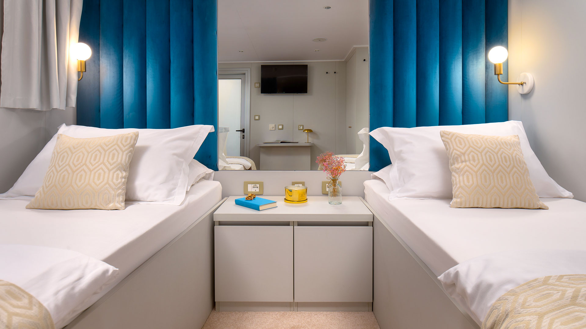 Bellezza twin cabin