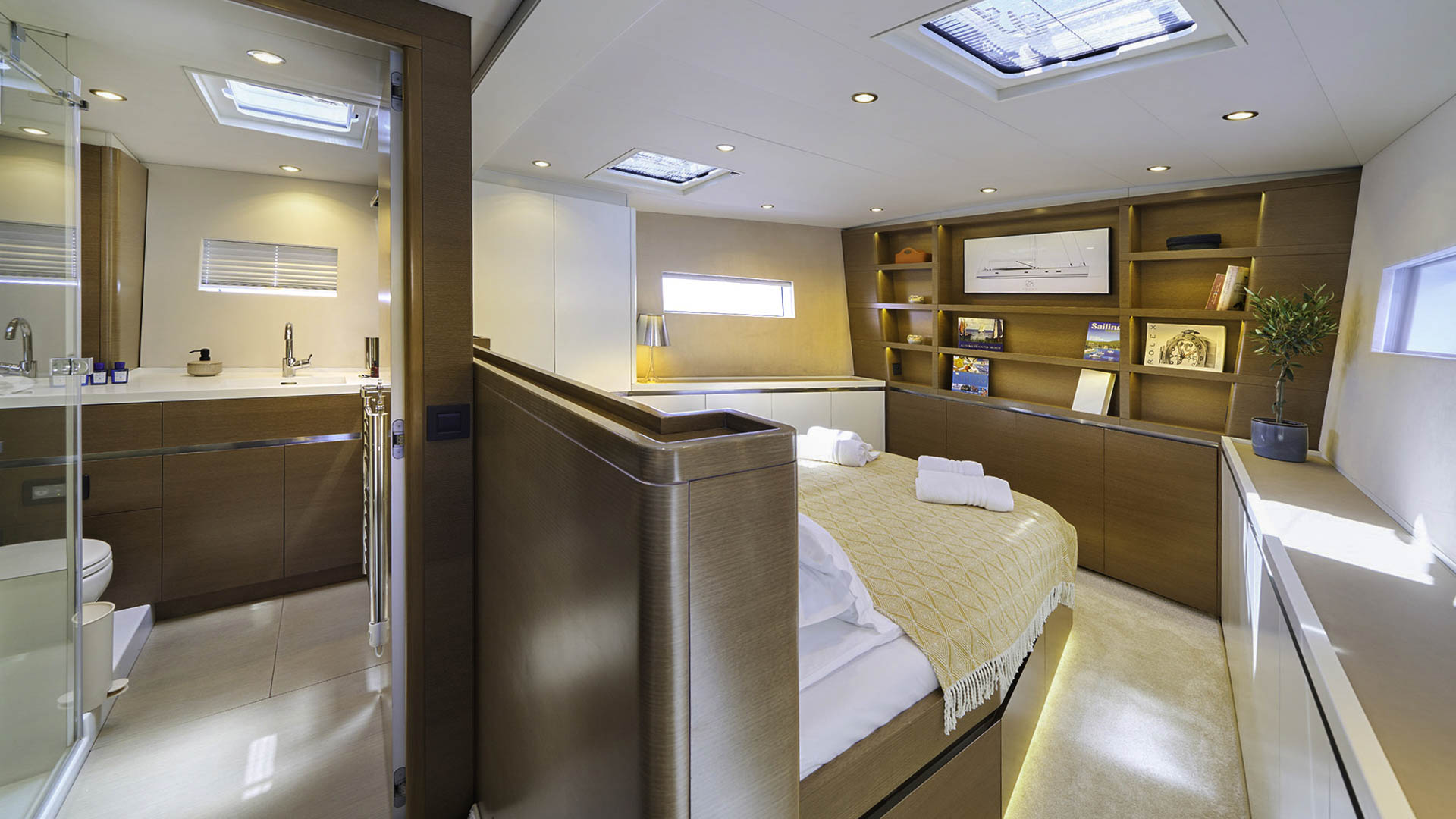 CNB 76 Aenea Master cabin