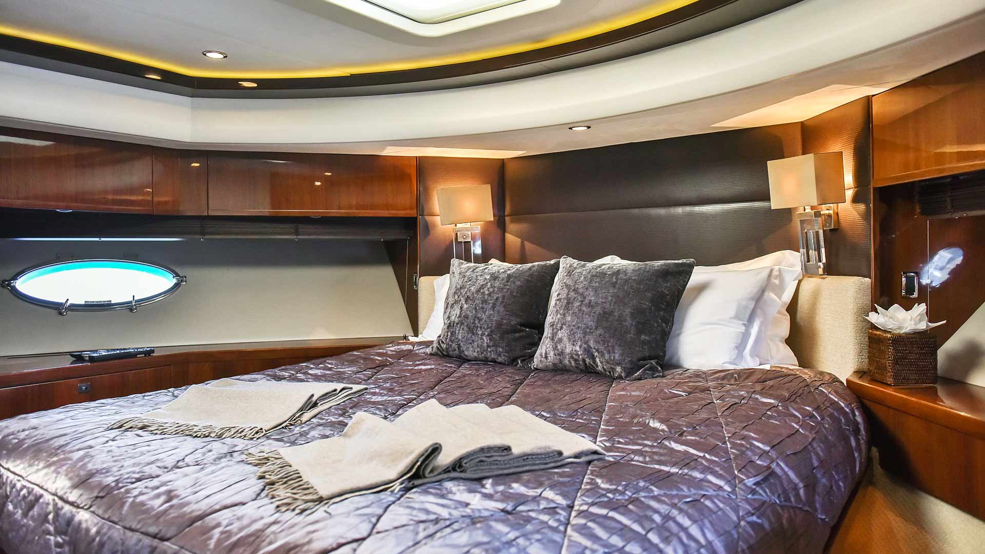 Double cabin aft