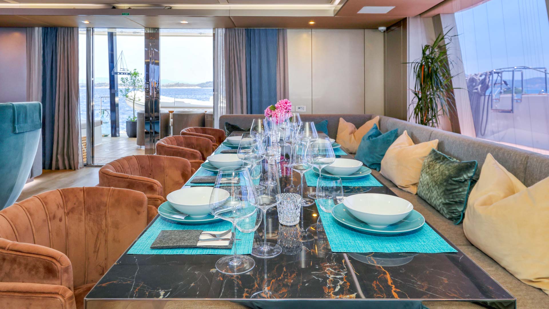 Saloon view towards aft