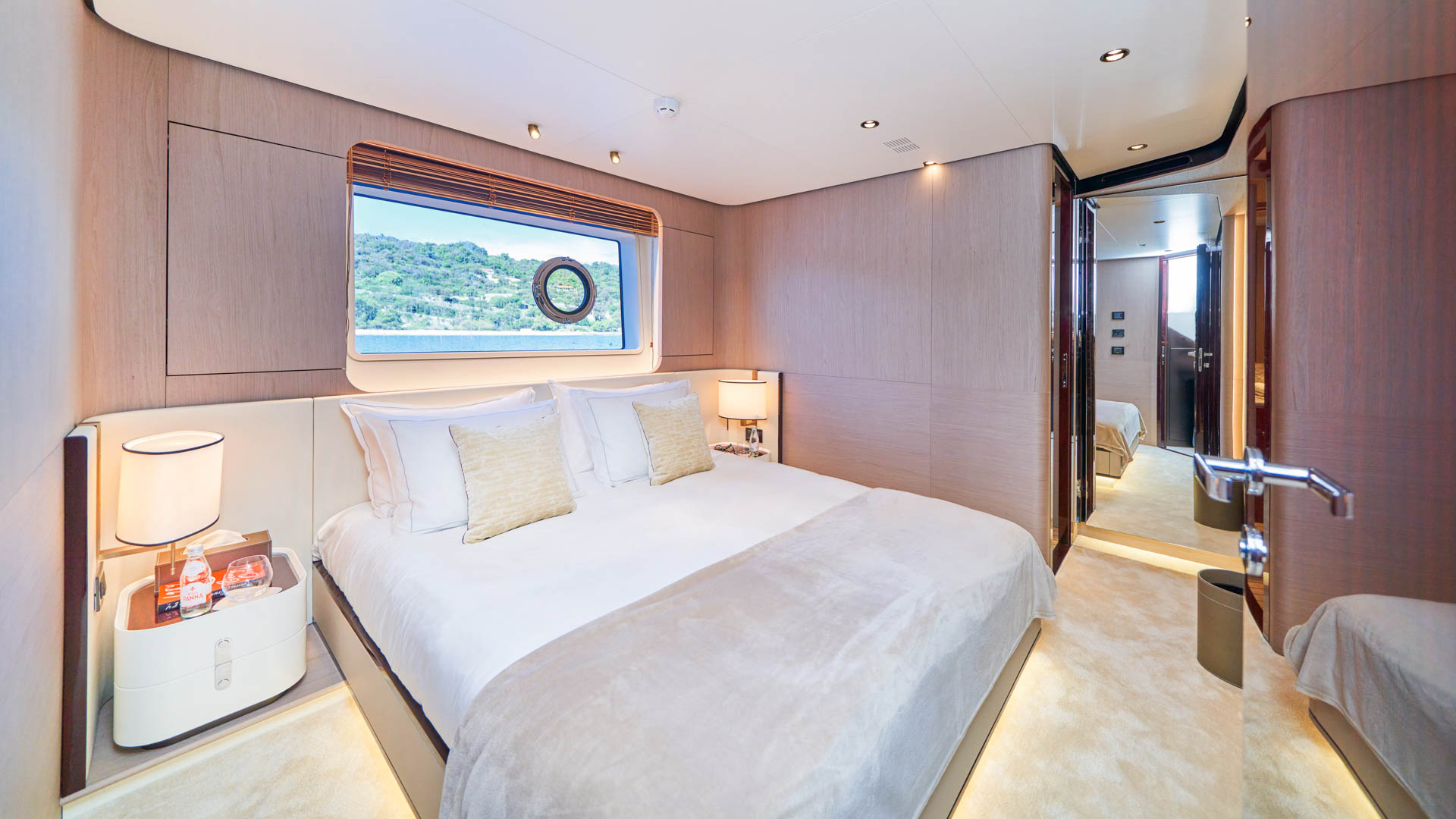 Double cabin