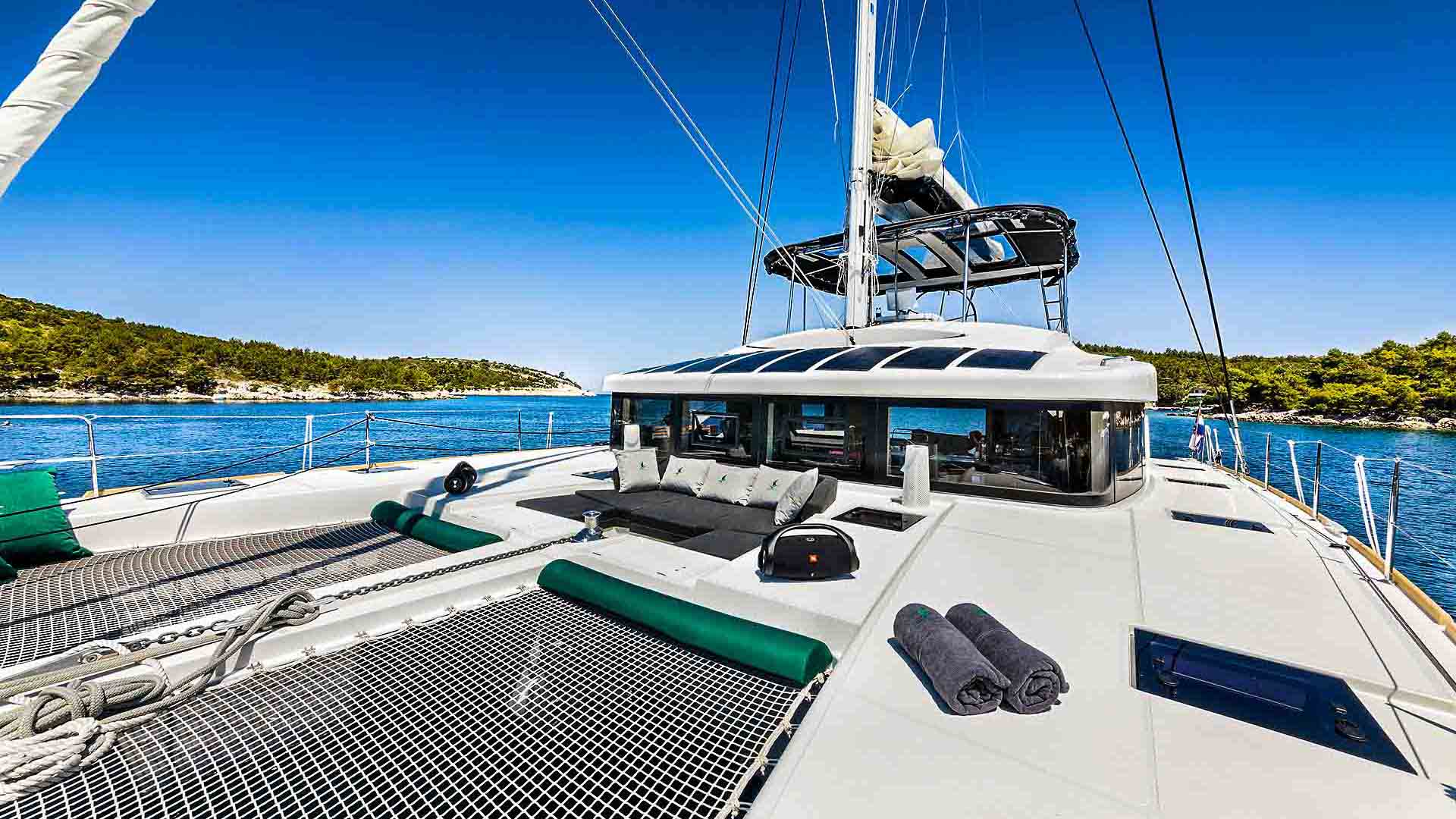 Lagoon 52F Foredeck