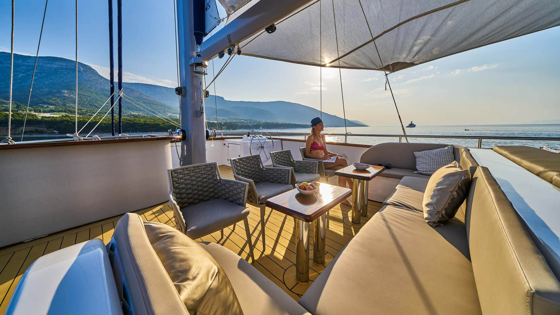 Dalmatino sun deck bow view