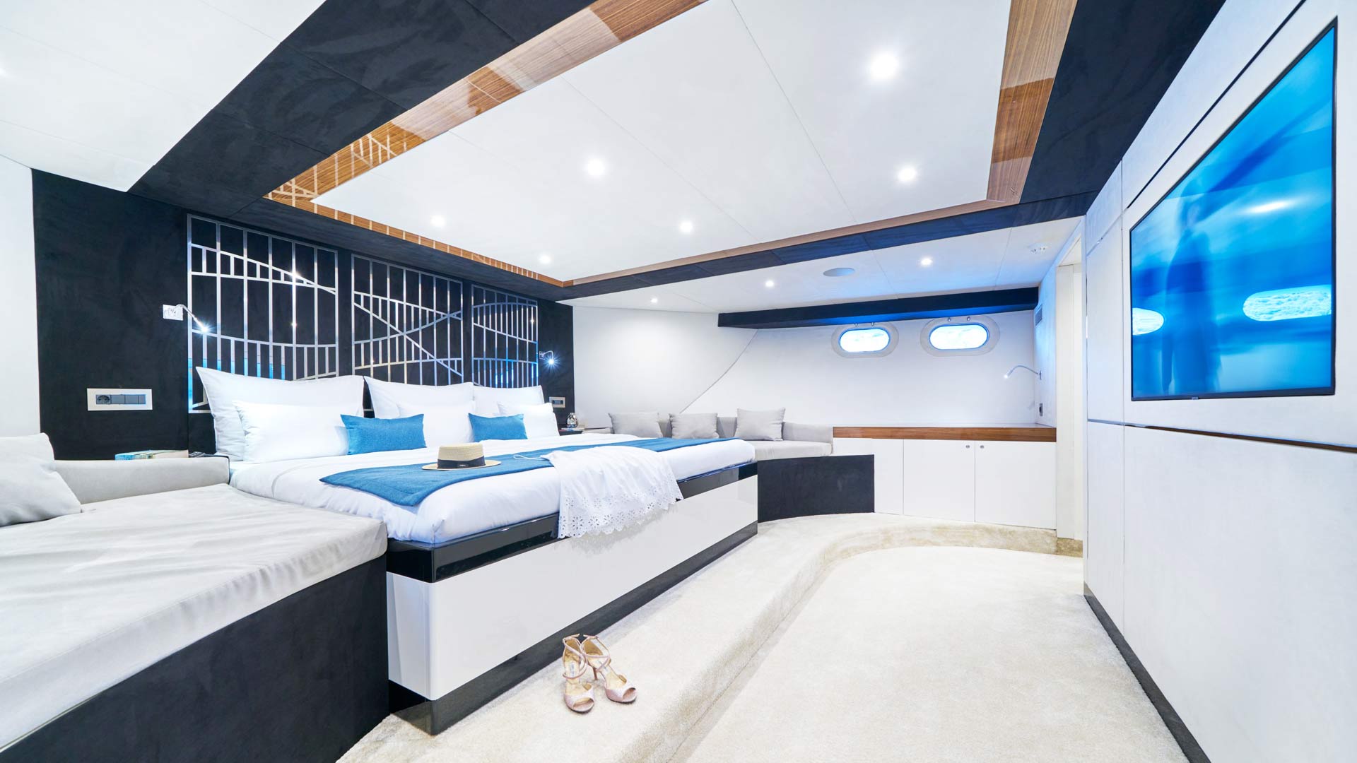 Acapella master cabin