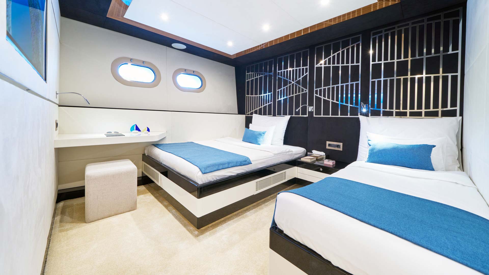 Acapella twin cabin