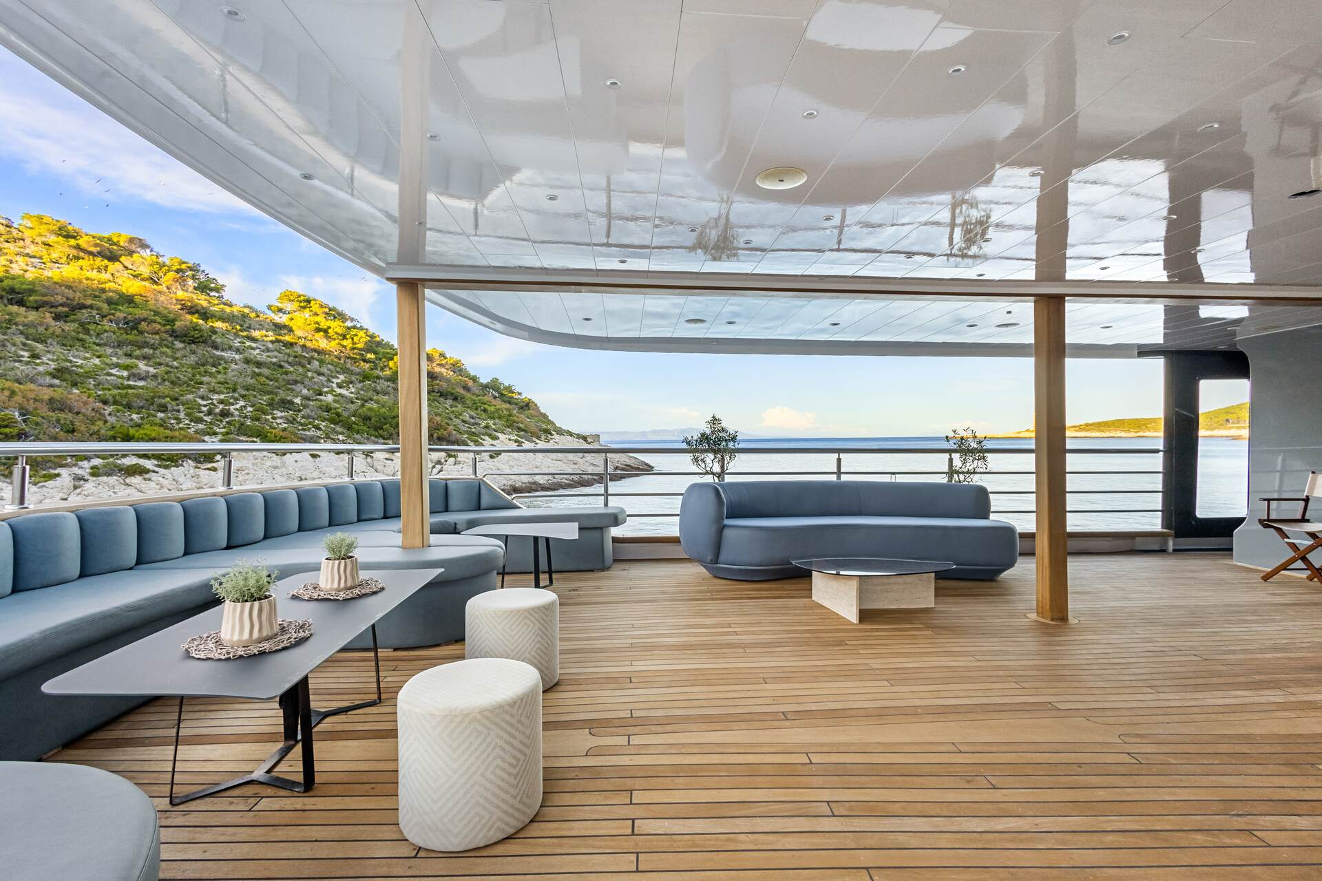 Lounge area upper deck