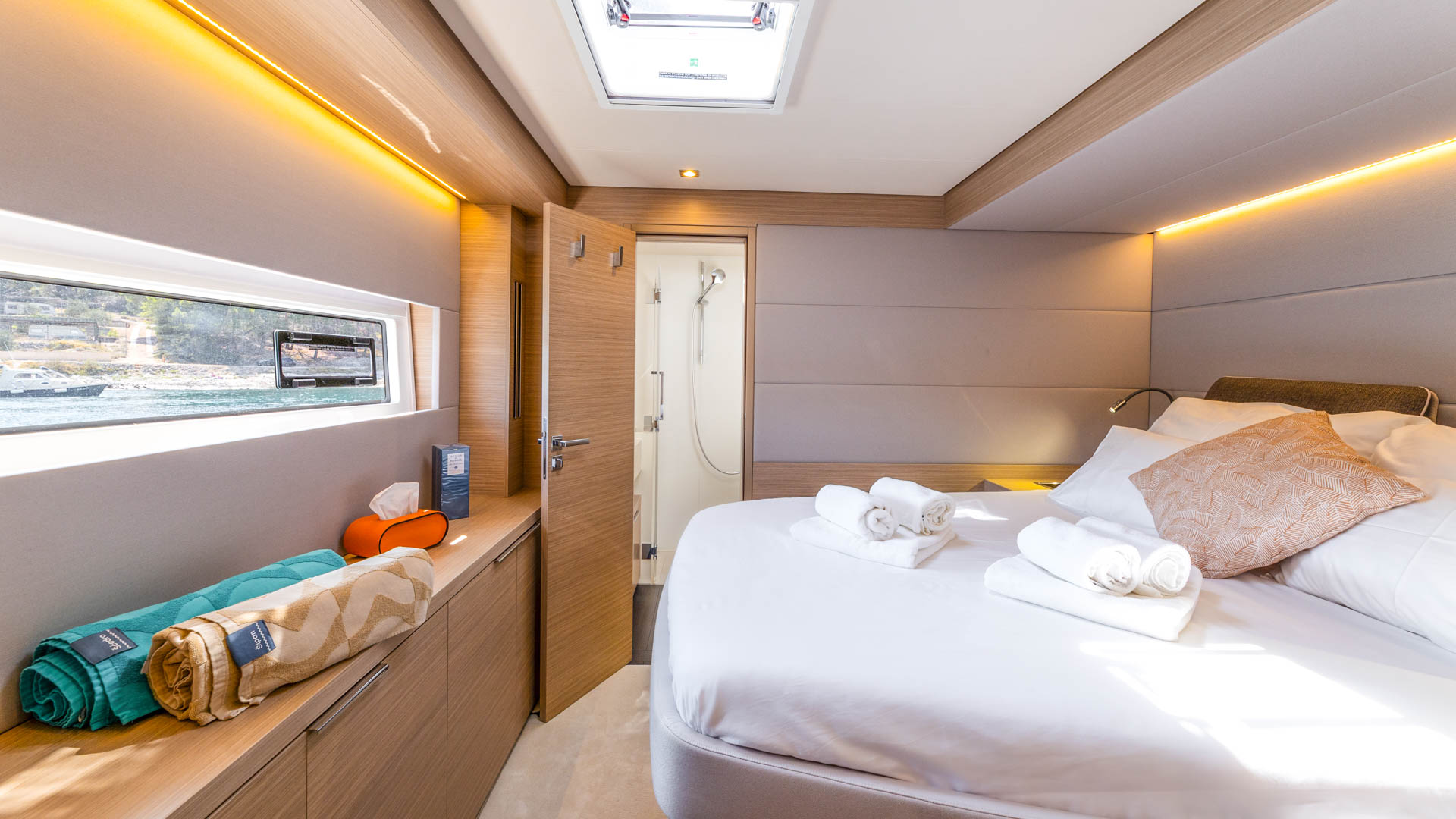 Double cabin