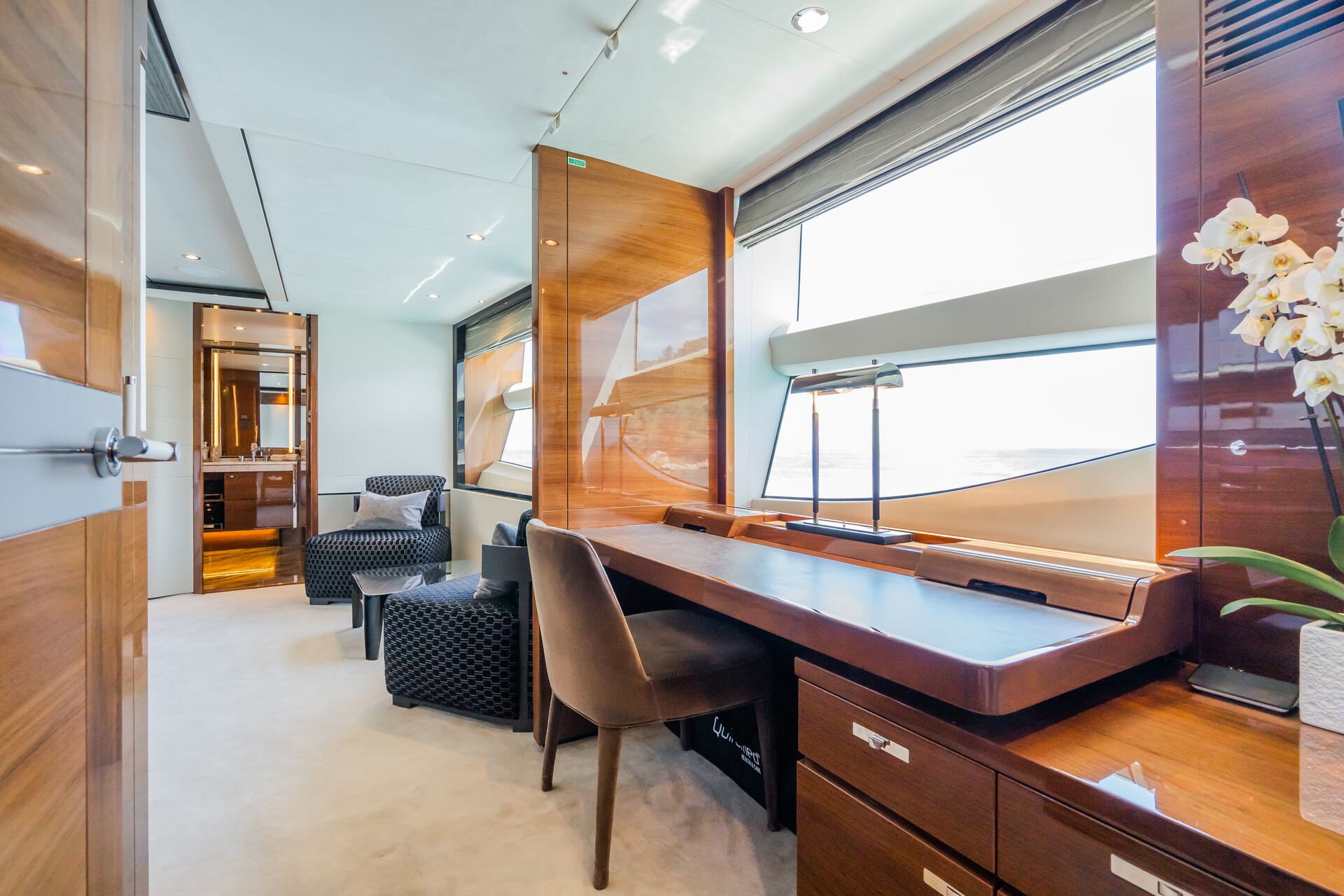 Desk&nbsp;