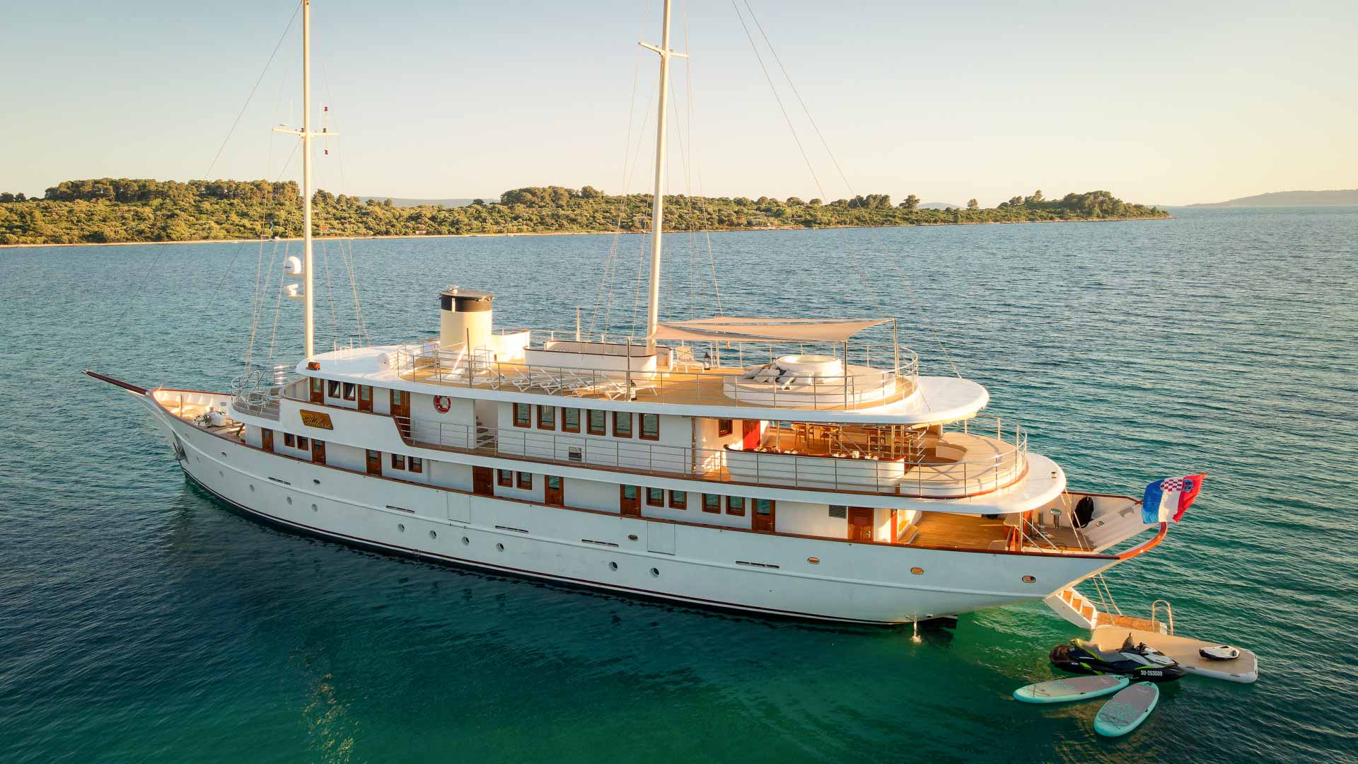 Bellezza aft view